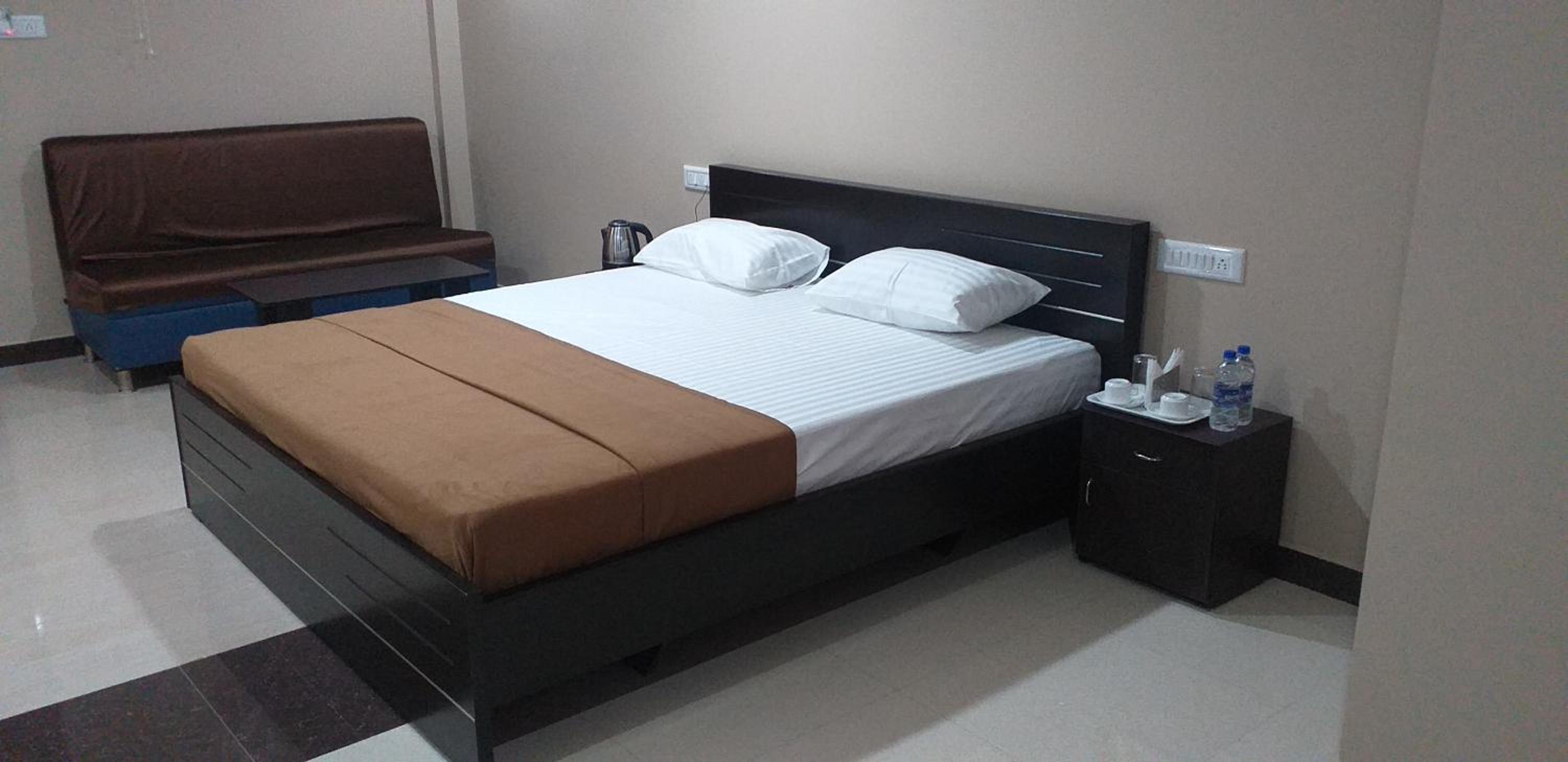 Deluxe Double Room (2 Adults + 1 Child) - Photo 38