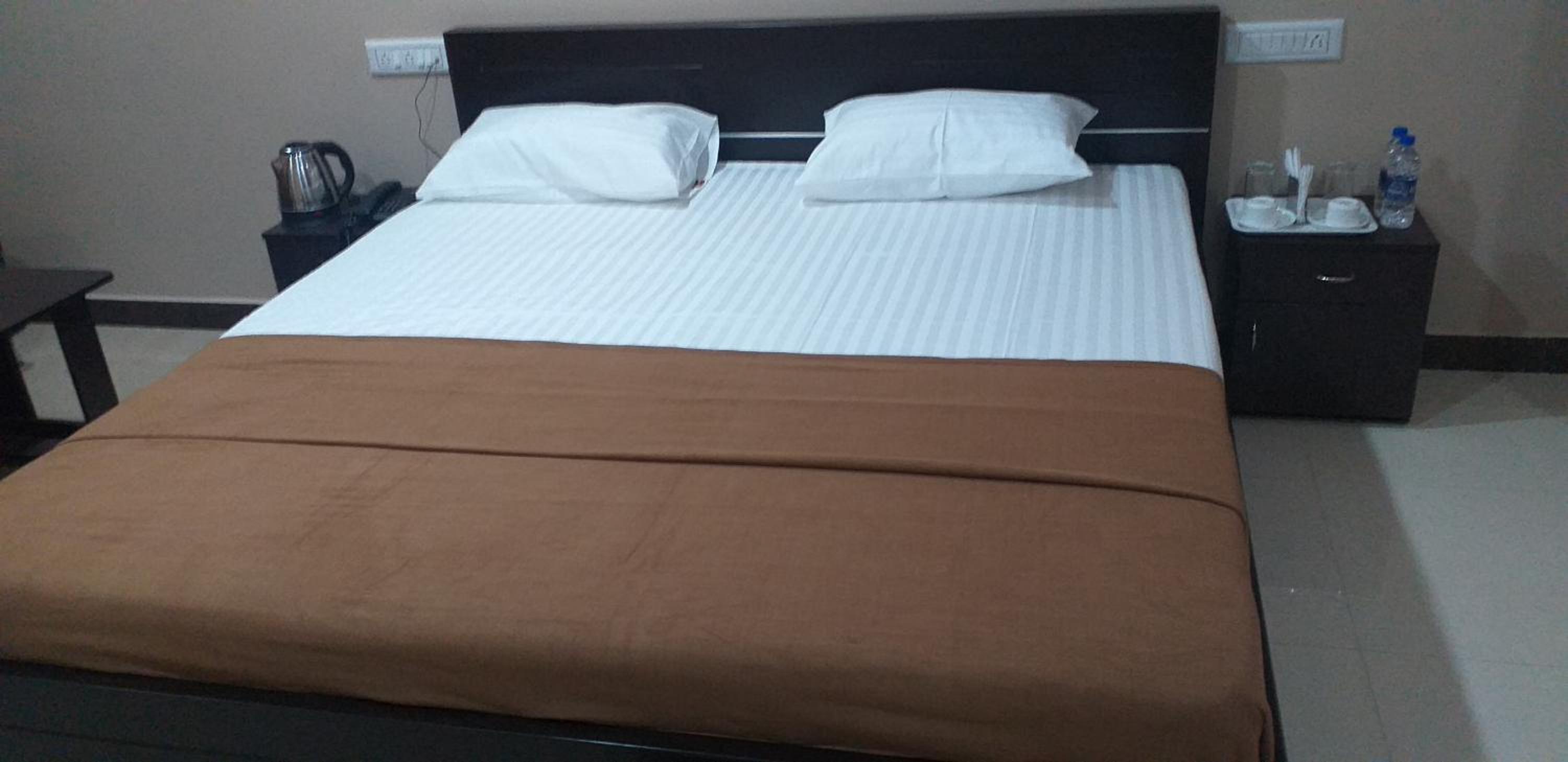 Deluxe Double Room (2 Adults + 1 Child) - Photo 26
