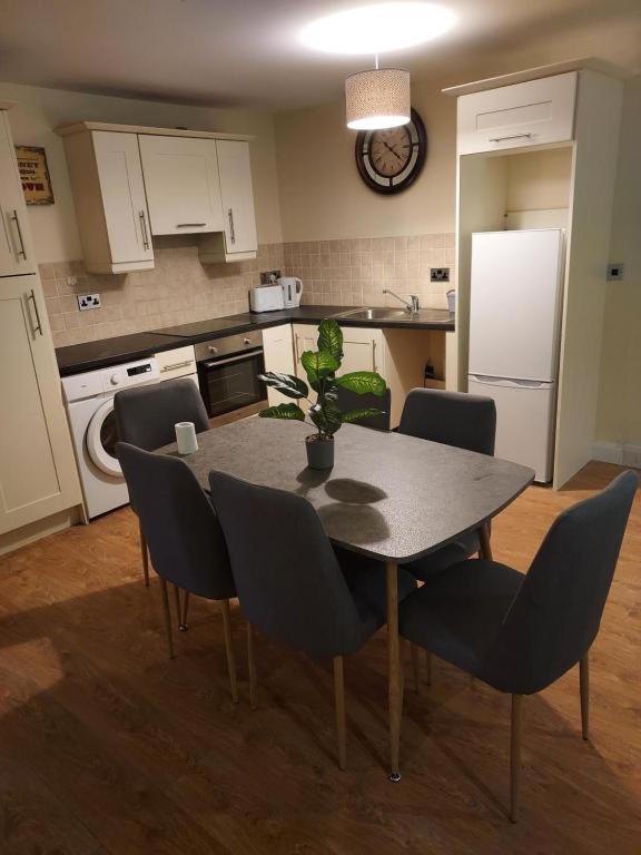 Three-Bedroom Apartment - Photo 10