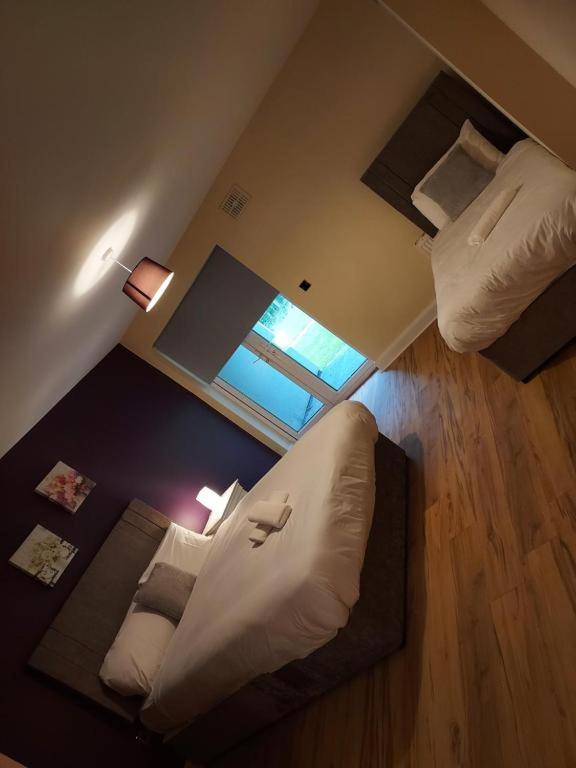 Three-Bedroom Apartment - Photo 1