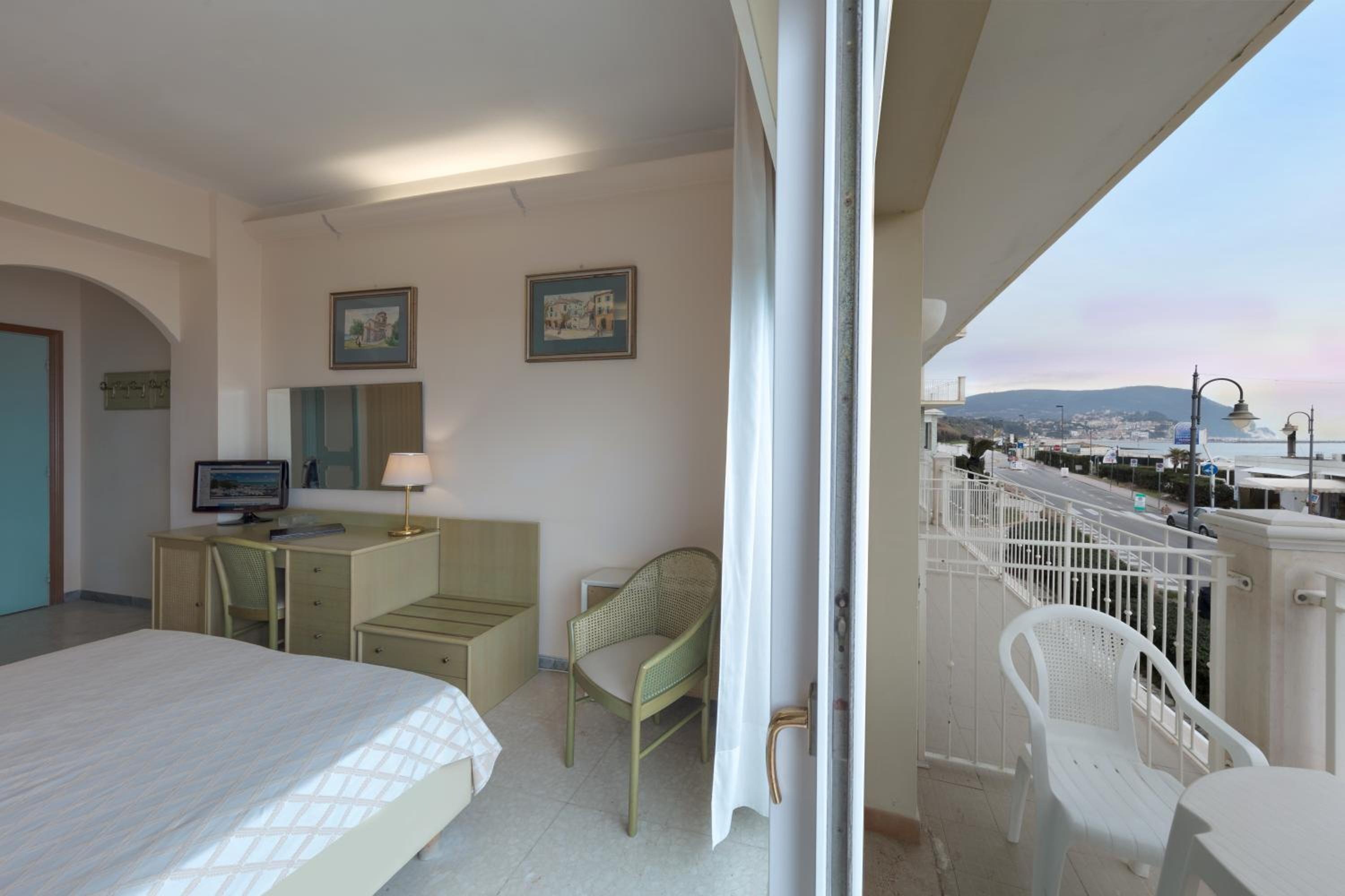 Double Or Twin Room With Sea View