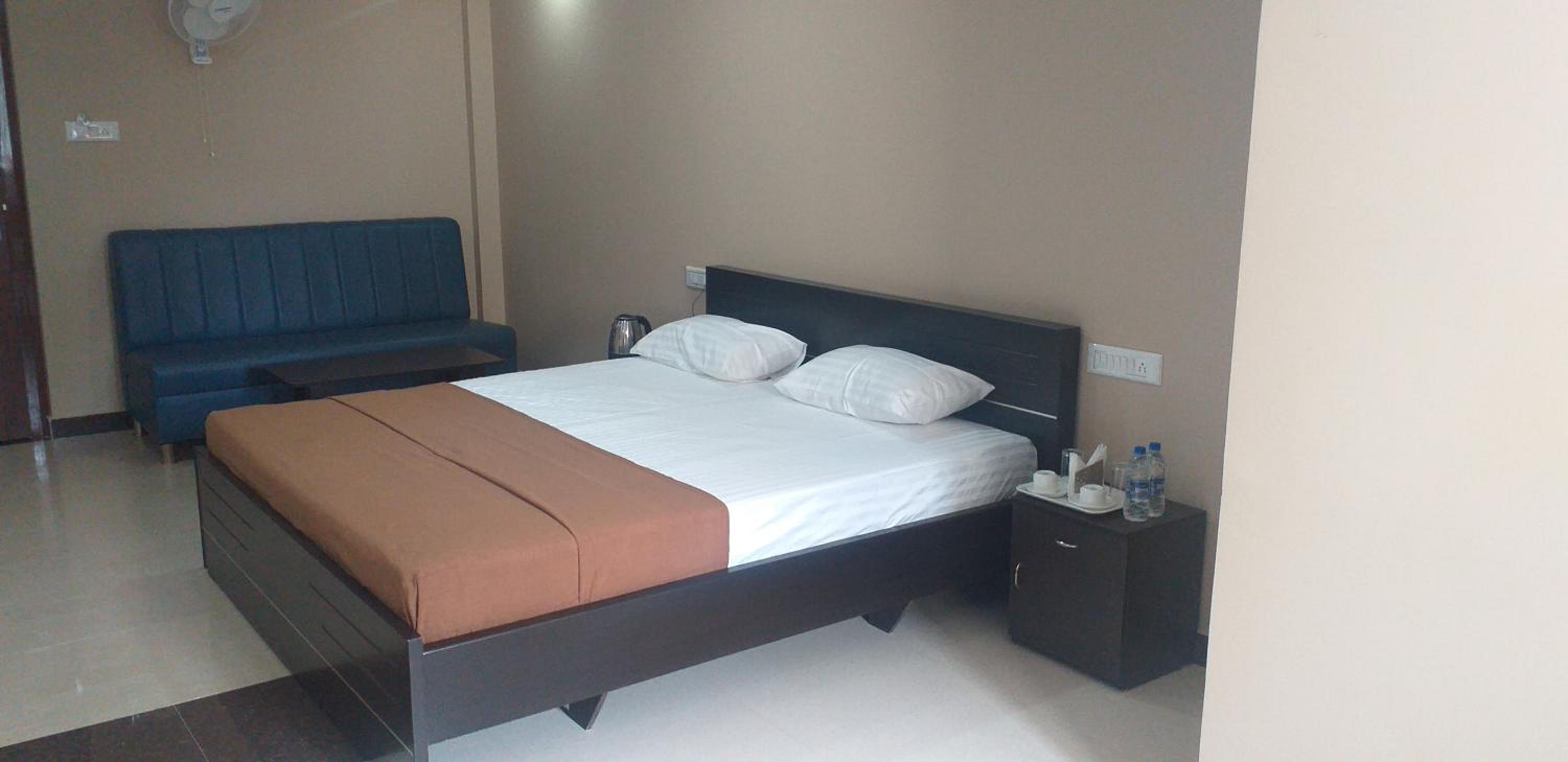 Deluxe Double Room (2 Adults + 1 Child) - Photo 37