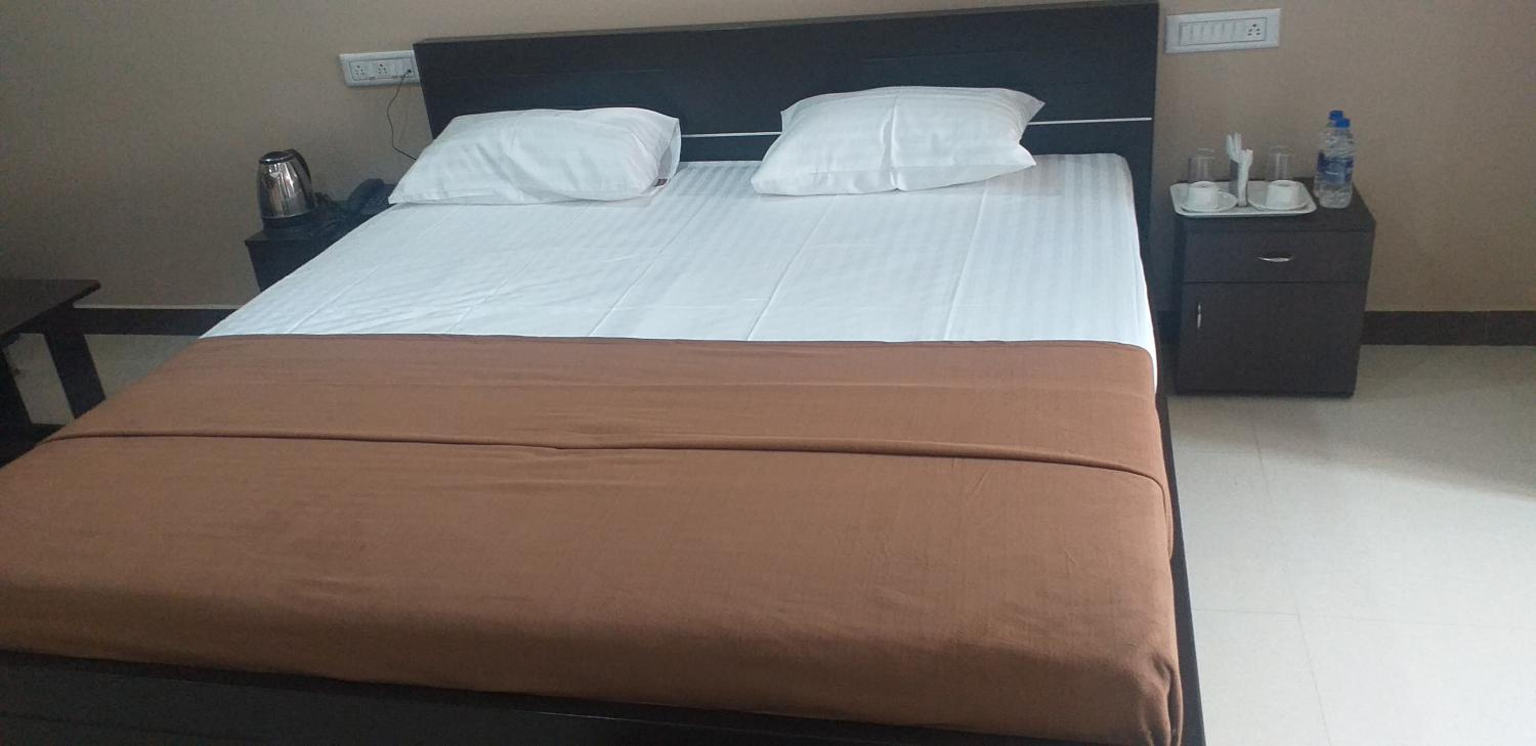 Deluxe Double Room (2 Adults + 1 Child) - Photo 34