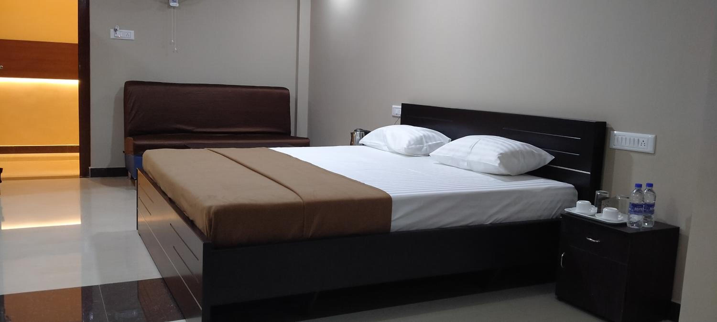 Deluxe Double Room (2 Adults + 1 Child) - Photo 31
