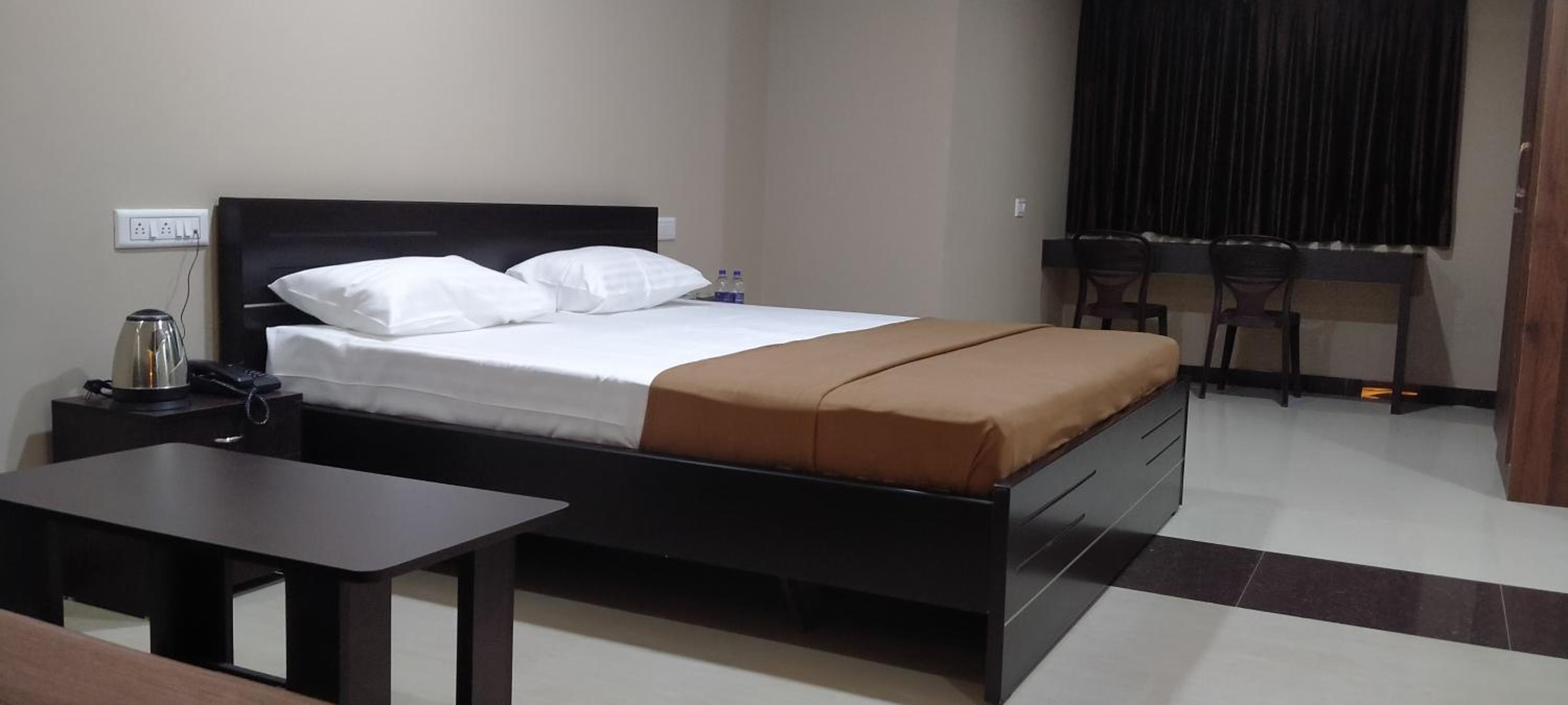 Deluxe Double Room (2 Adults + 1 Child) - Photo 30