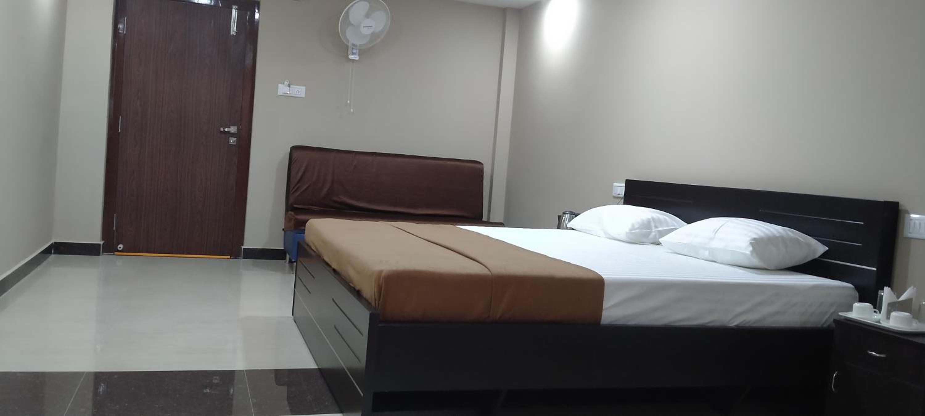 Deluxe Double Room (2 Adults + 1 Child) - Photo 29