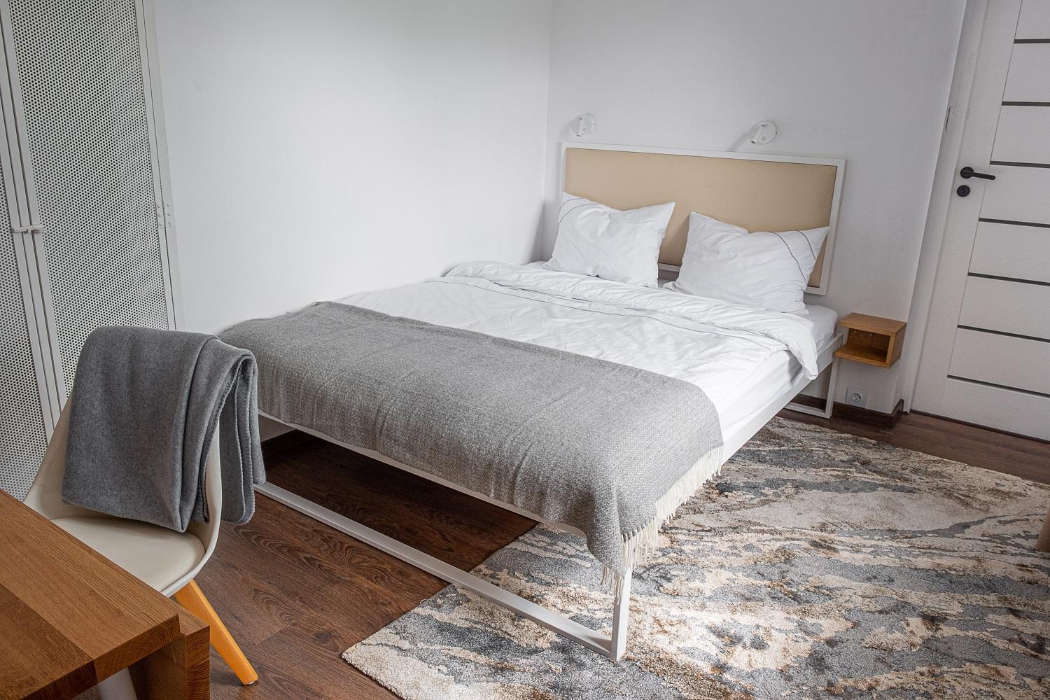 One-Bedroom Apartment - Photo 2