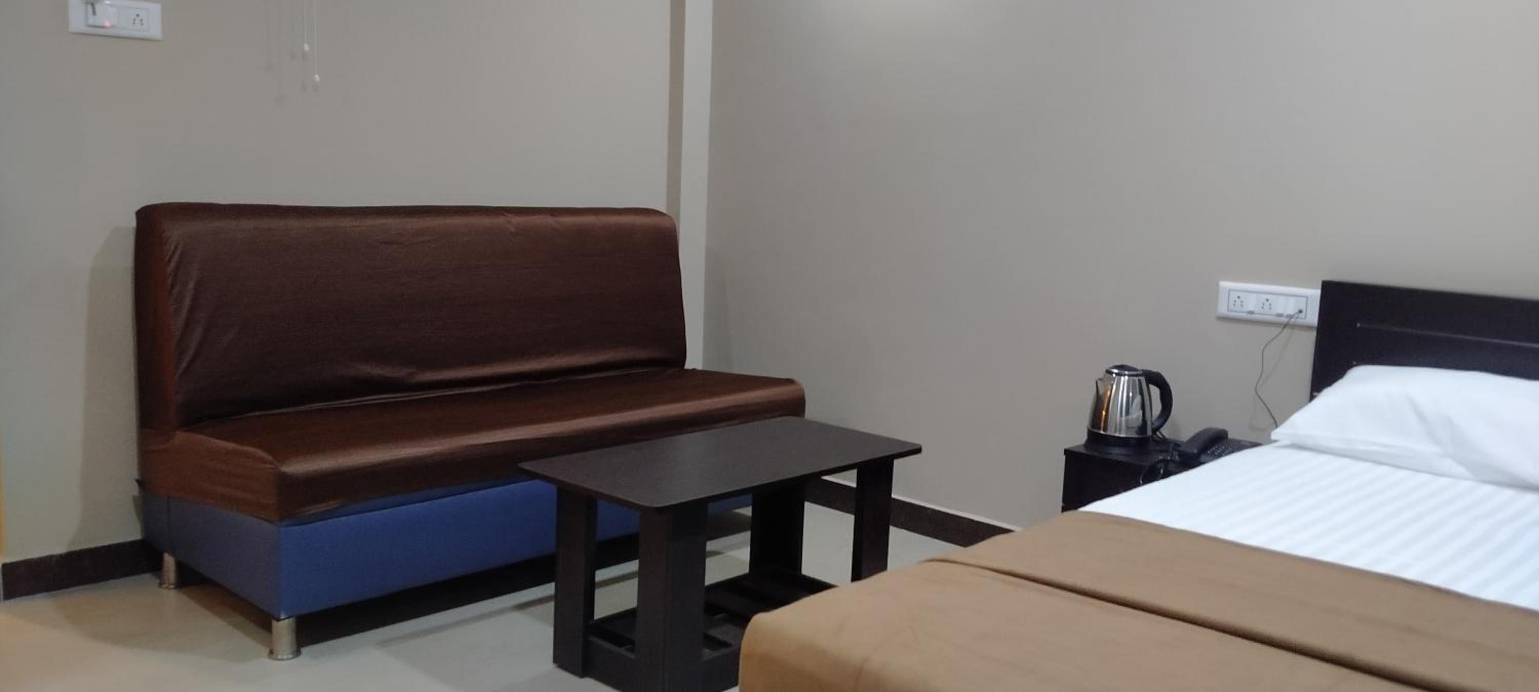 Deluxe Double Room (2 Adults + 1 Child) - Photo 28