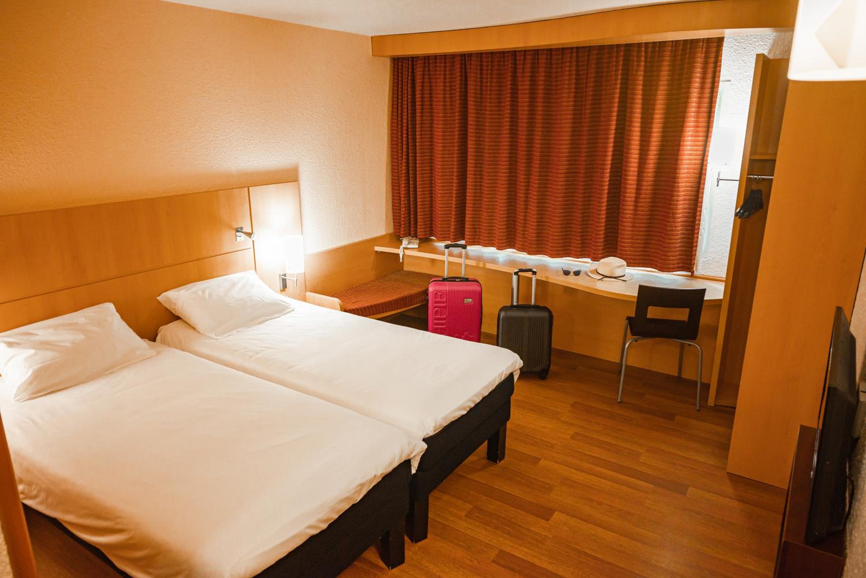 Standard Twin Room - Photo 5