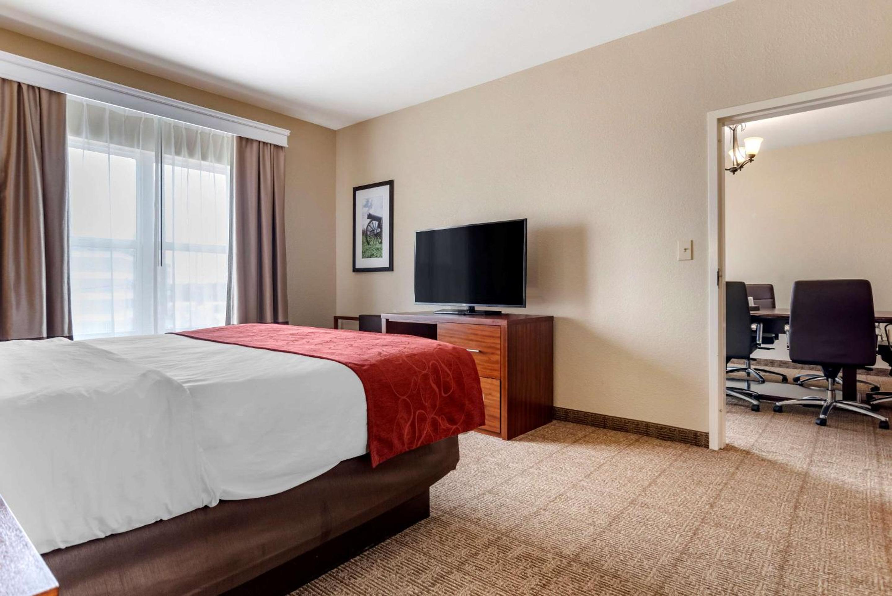 King Suite with Whirlpool - Non-smoking