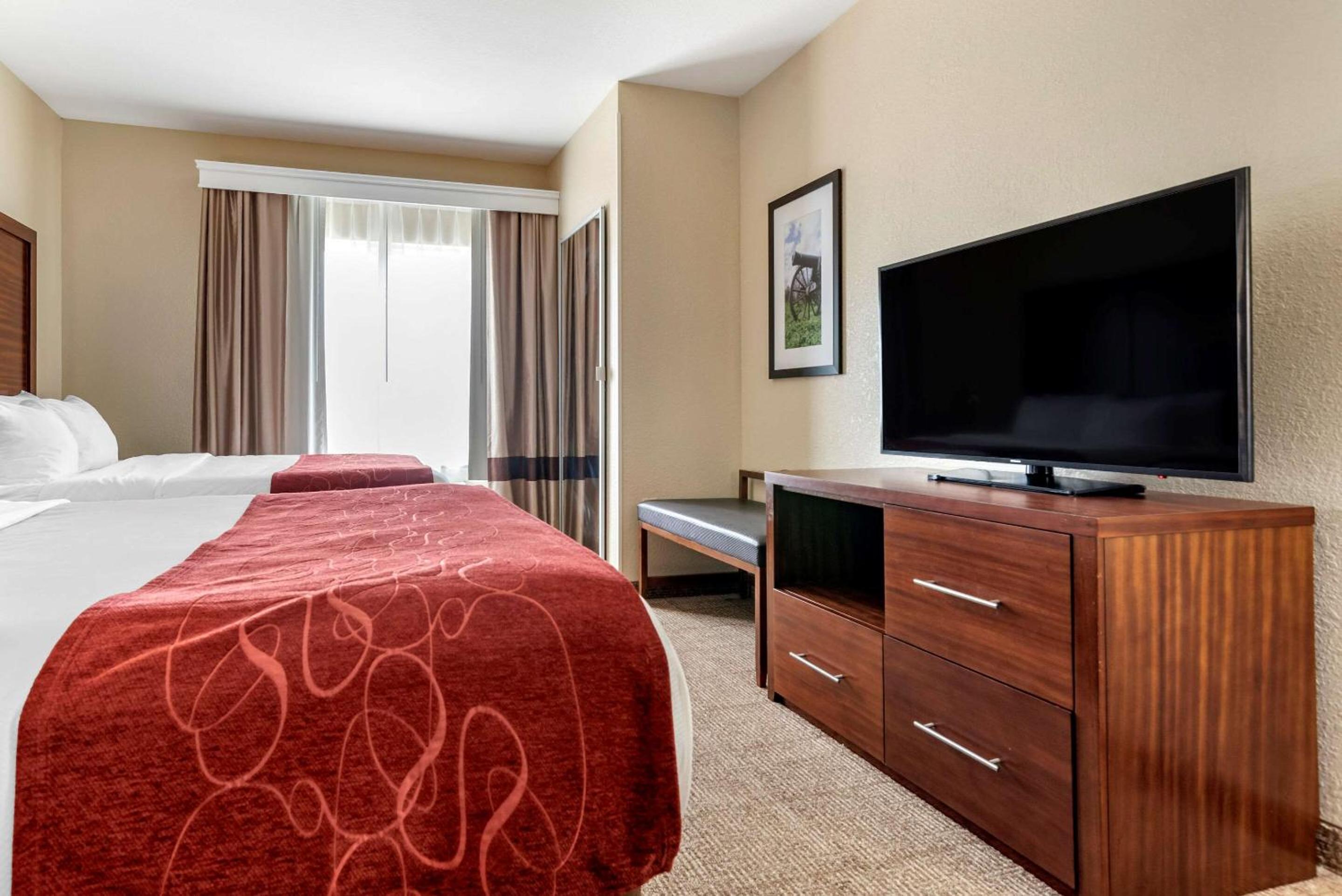 Queen Suite with 2 Queen Beds - Non-Smoking - Photo 3
