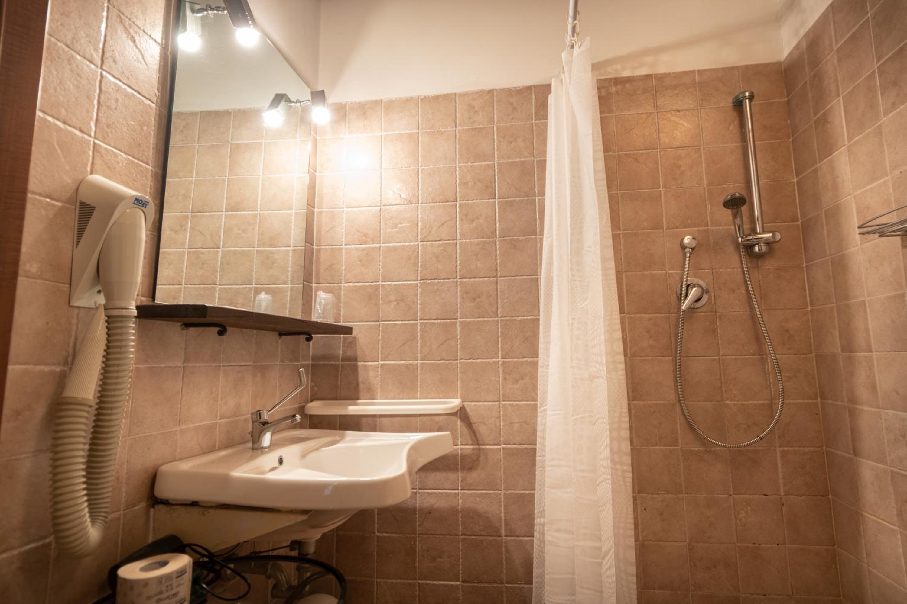 Triple Room - Photo 2
