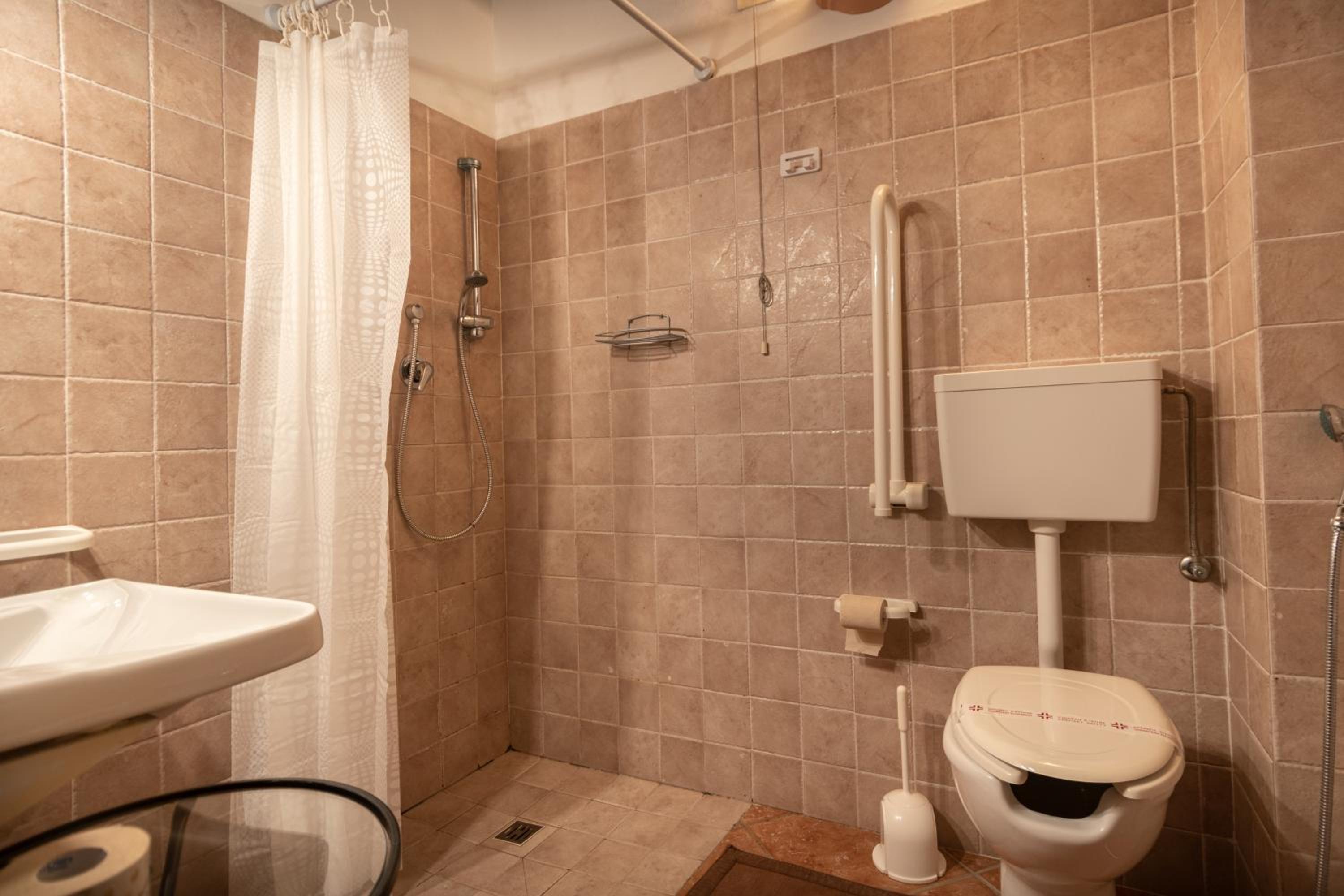 Triple Room - Photo 6