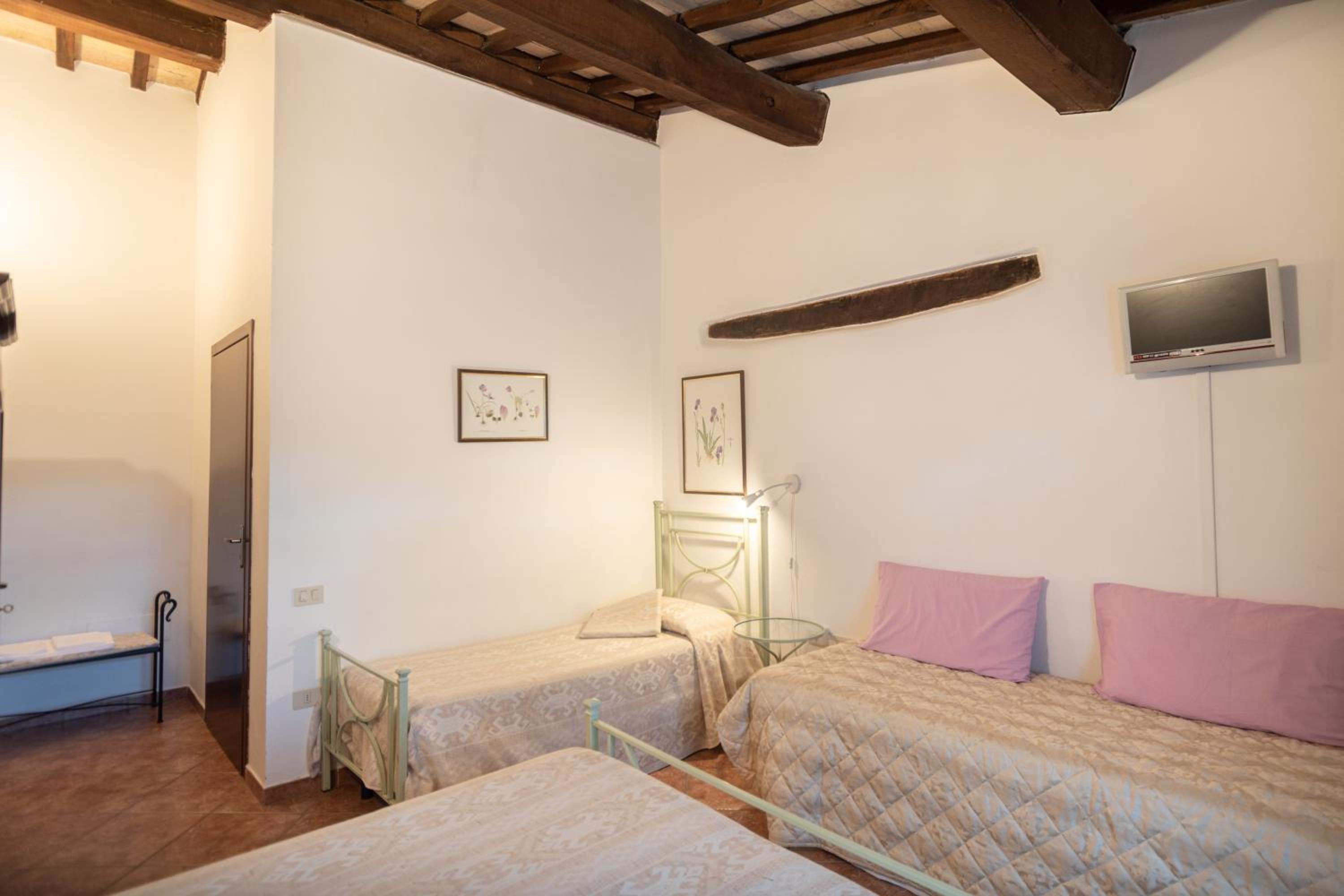 Quadruple Room - Photo 18