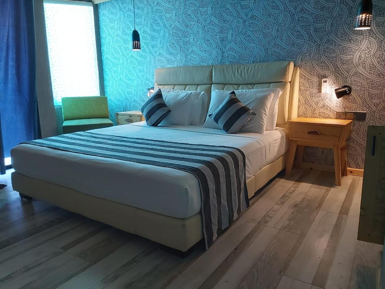 Deluxe Double Room with Balcony and Sea View