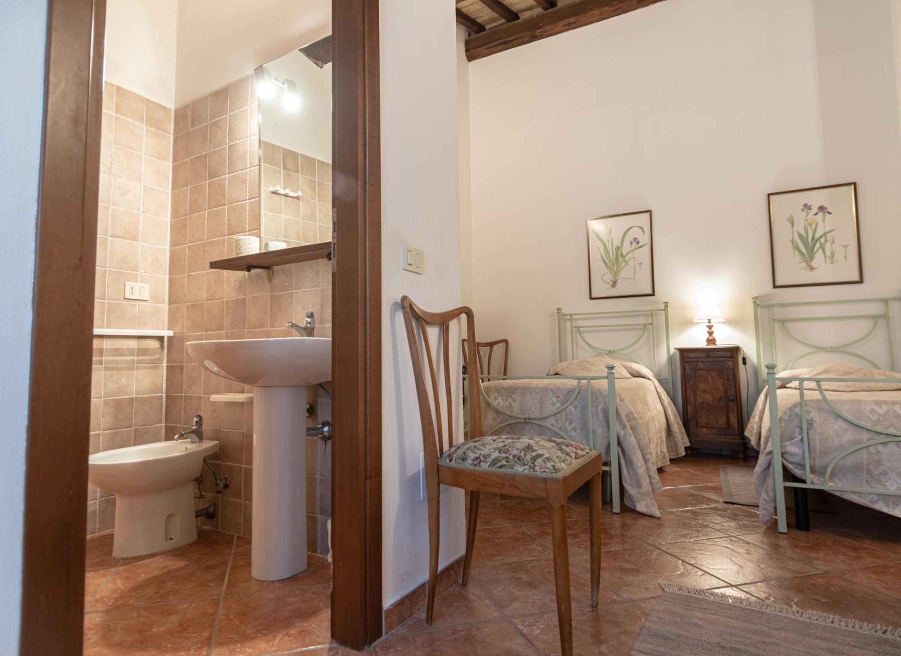 Quadruple Room - Photo 13