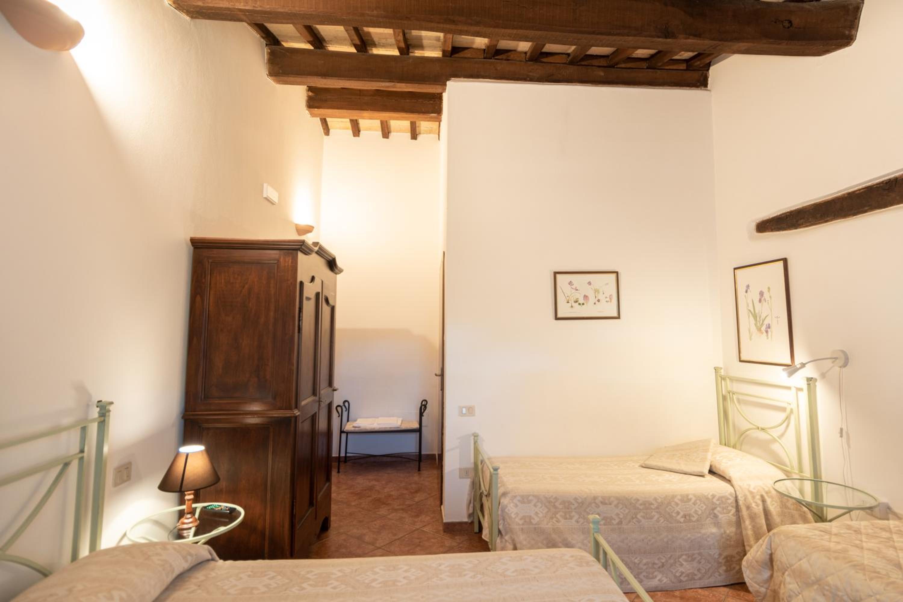 Quadruple Room - Photo 21