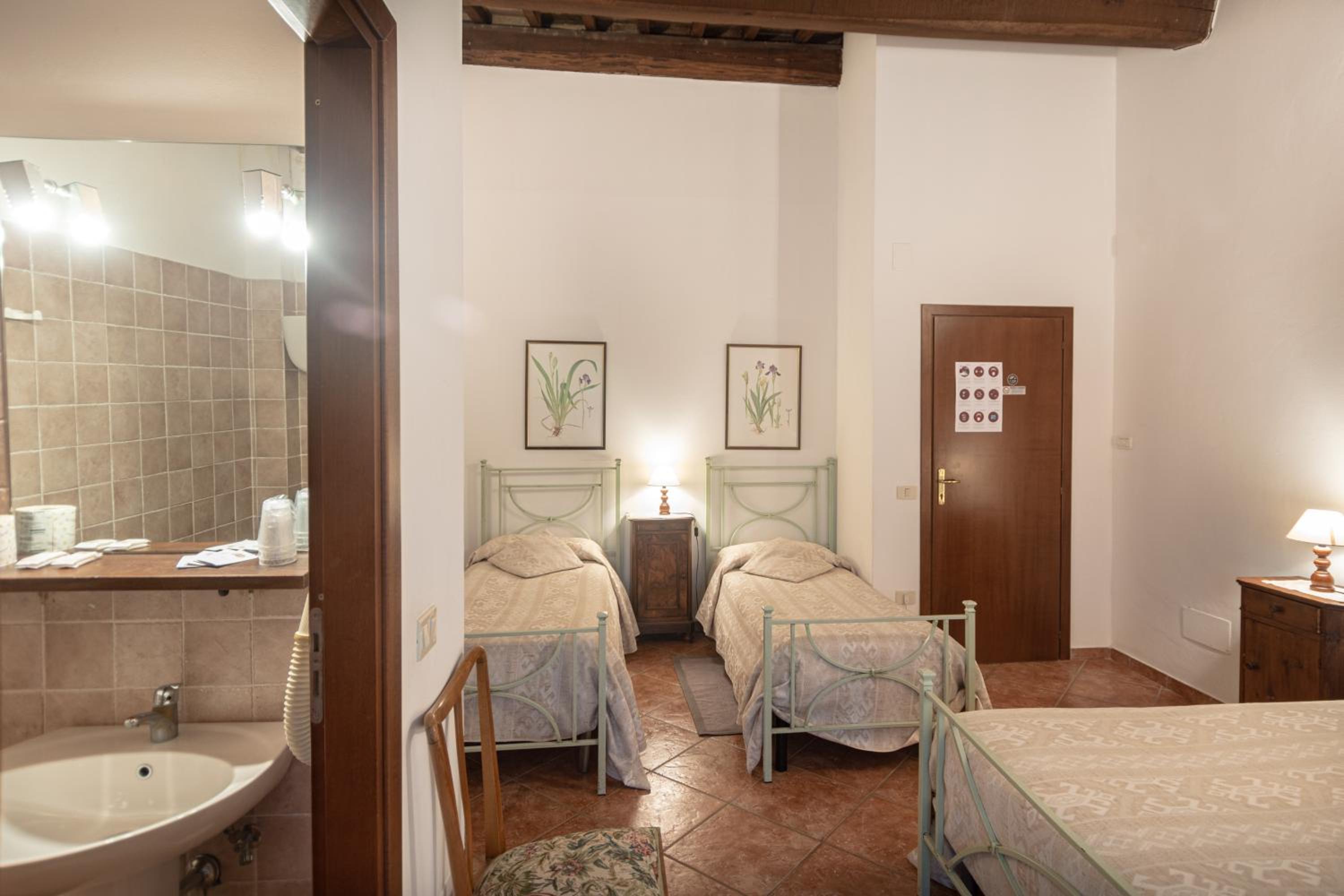 Quadruple Room - Photo 26