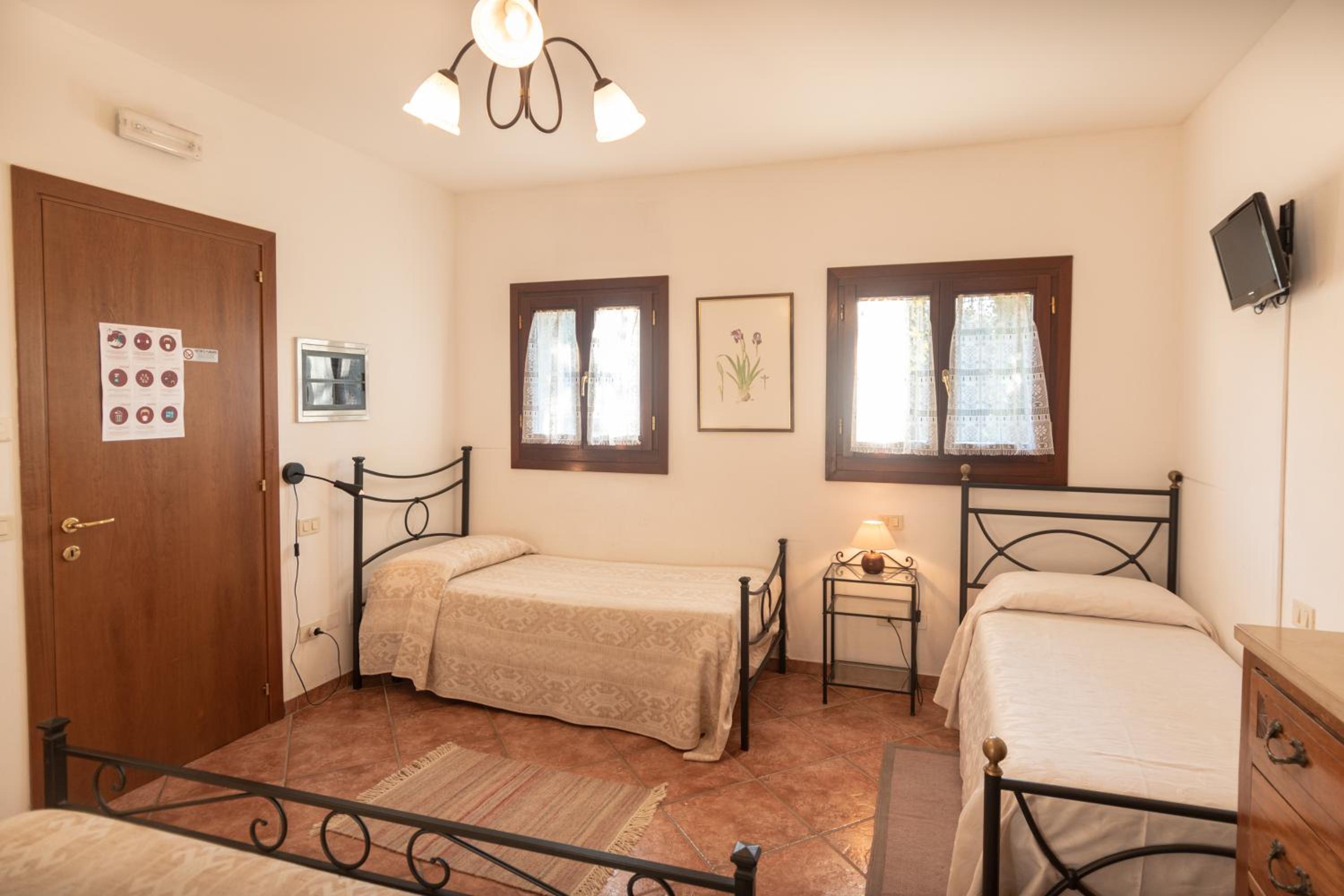 Quadruple Room - Photo 19