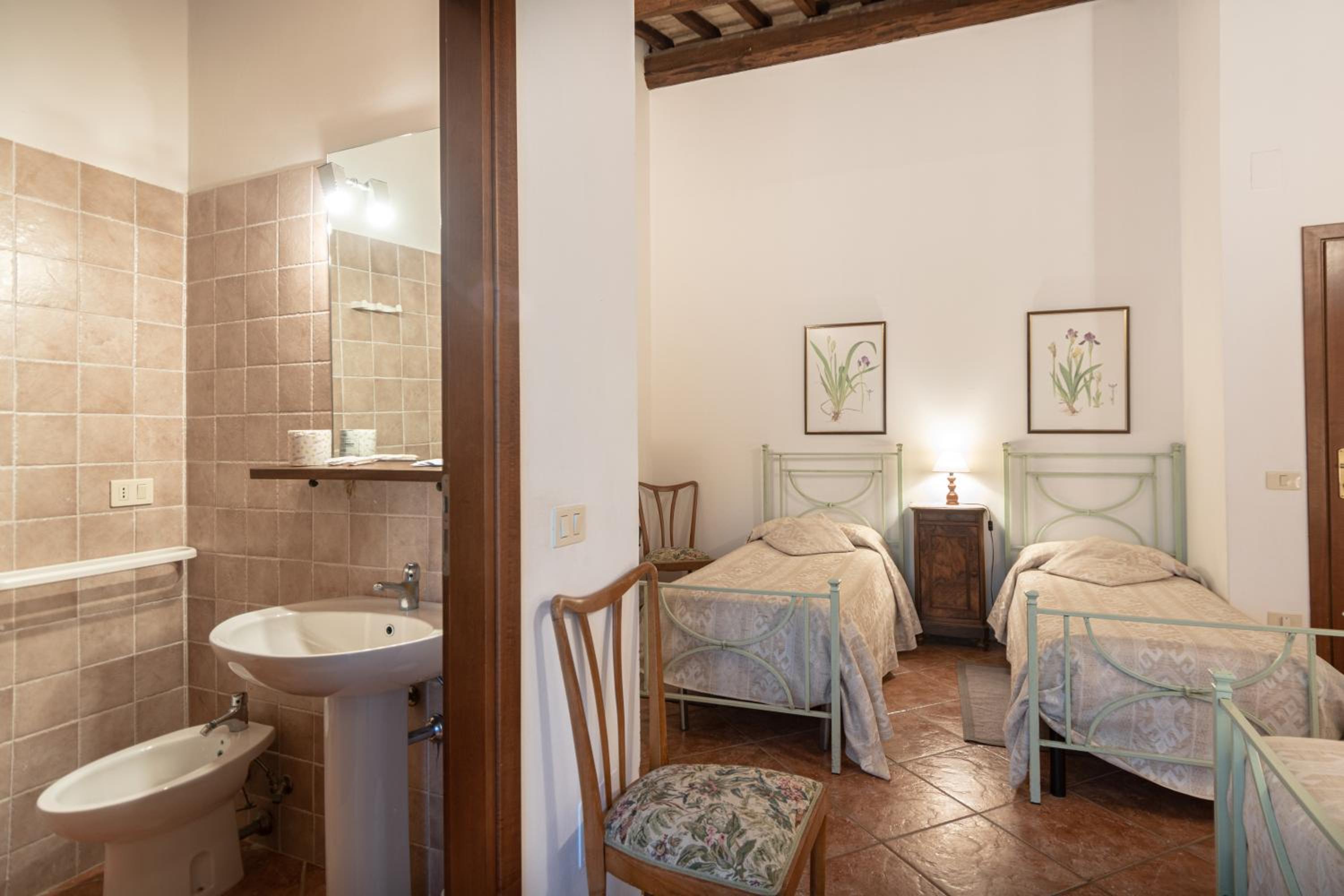 Quadruple Room - Photo 9