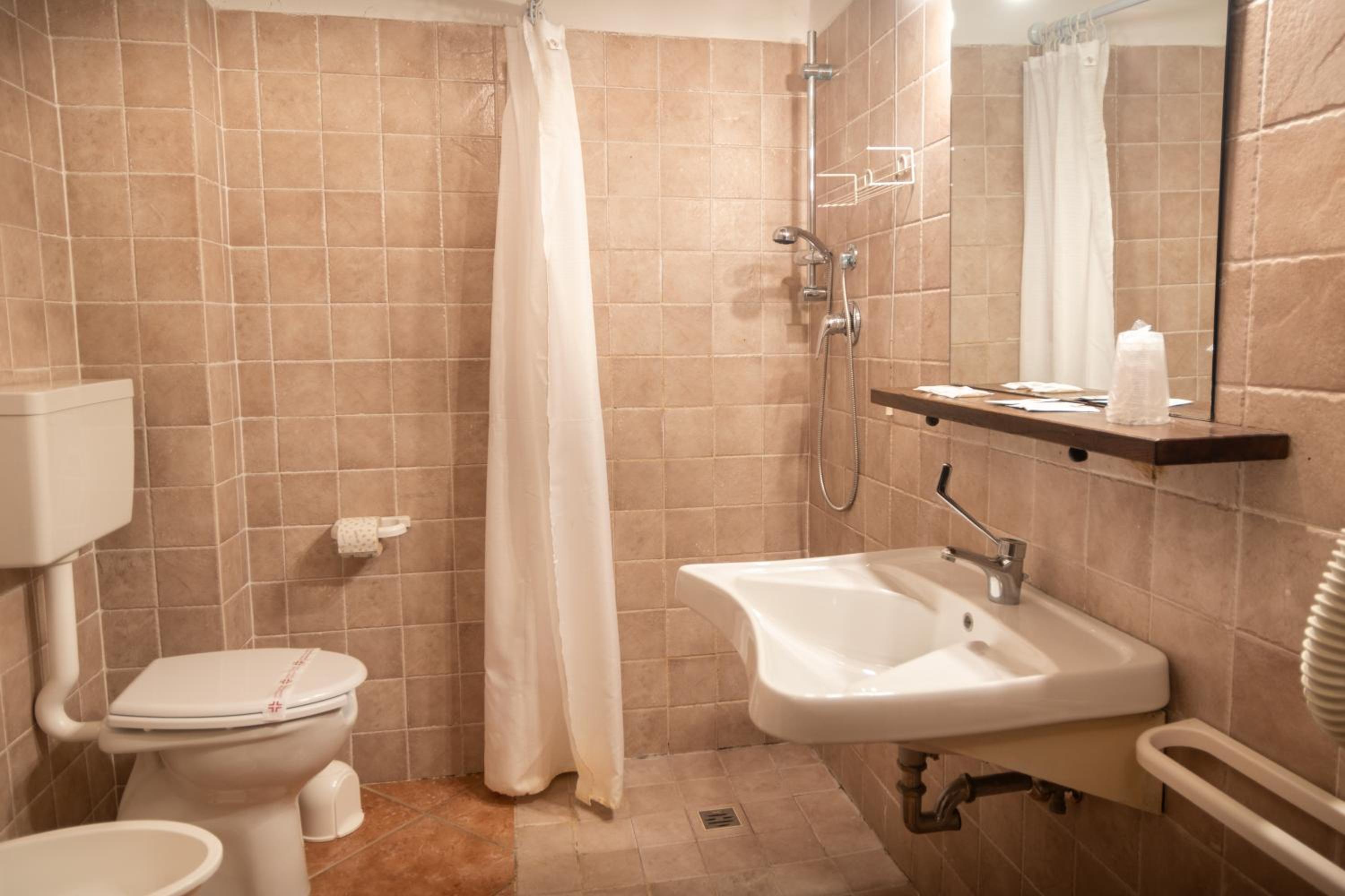 Quadruple Room - Photo 27