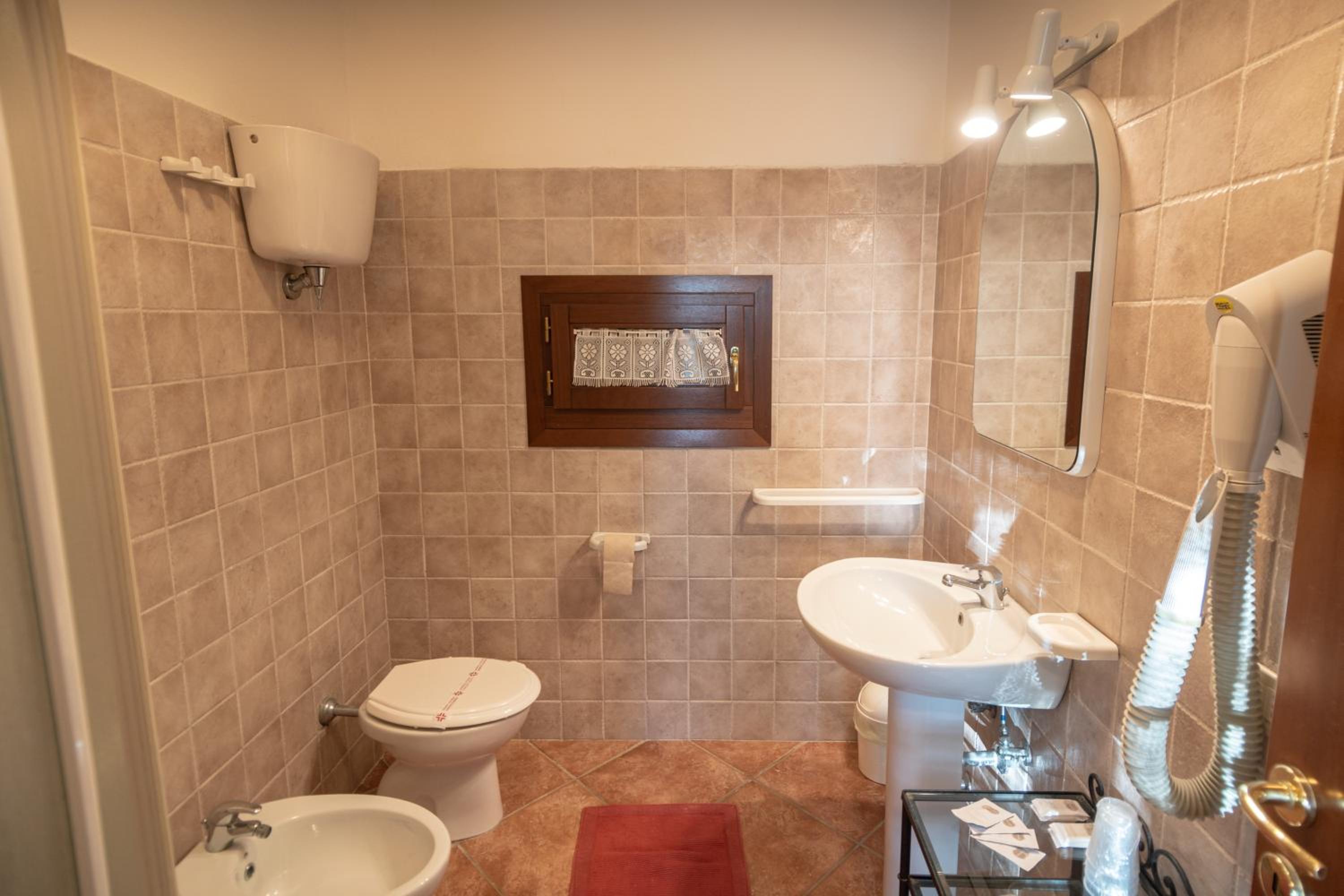 Quadruple Room - Photo 2