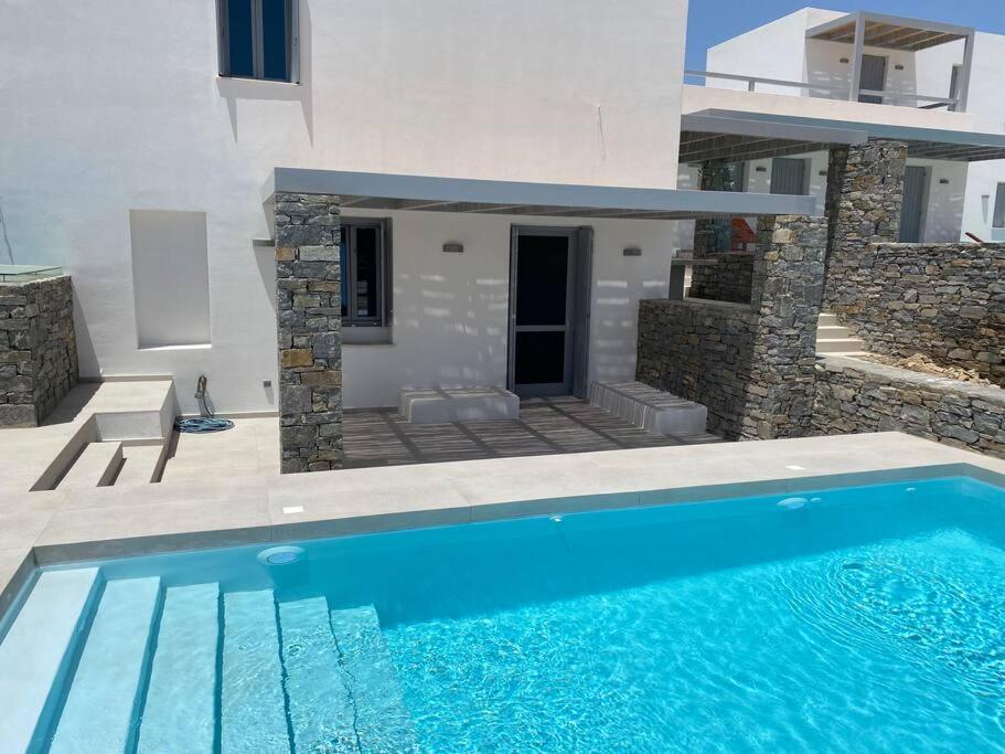 Three-Bedroom Villa photo 3