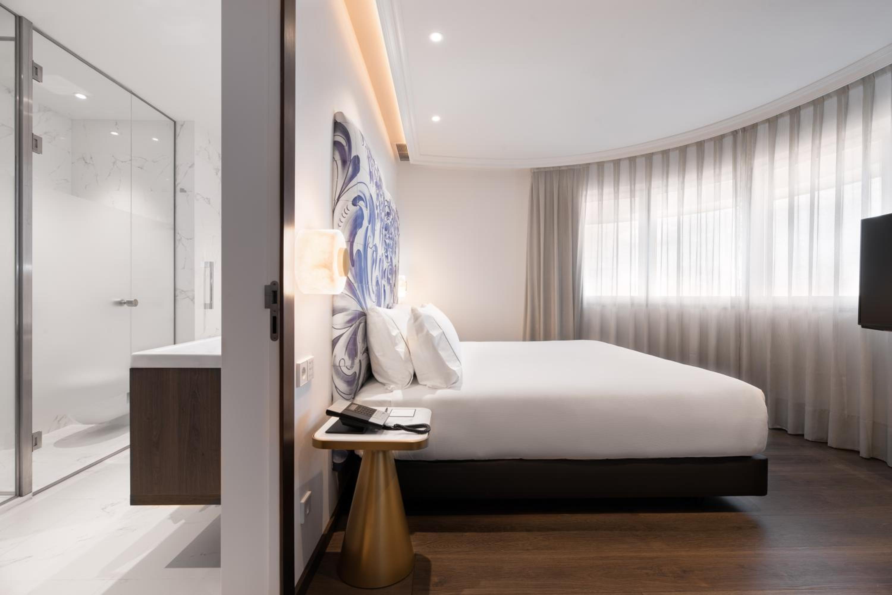 Deluxe Junior Suite - Photo 3