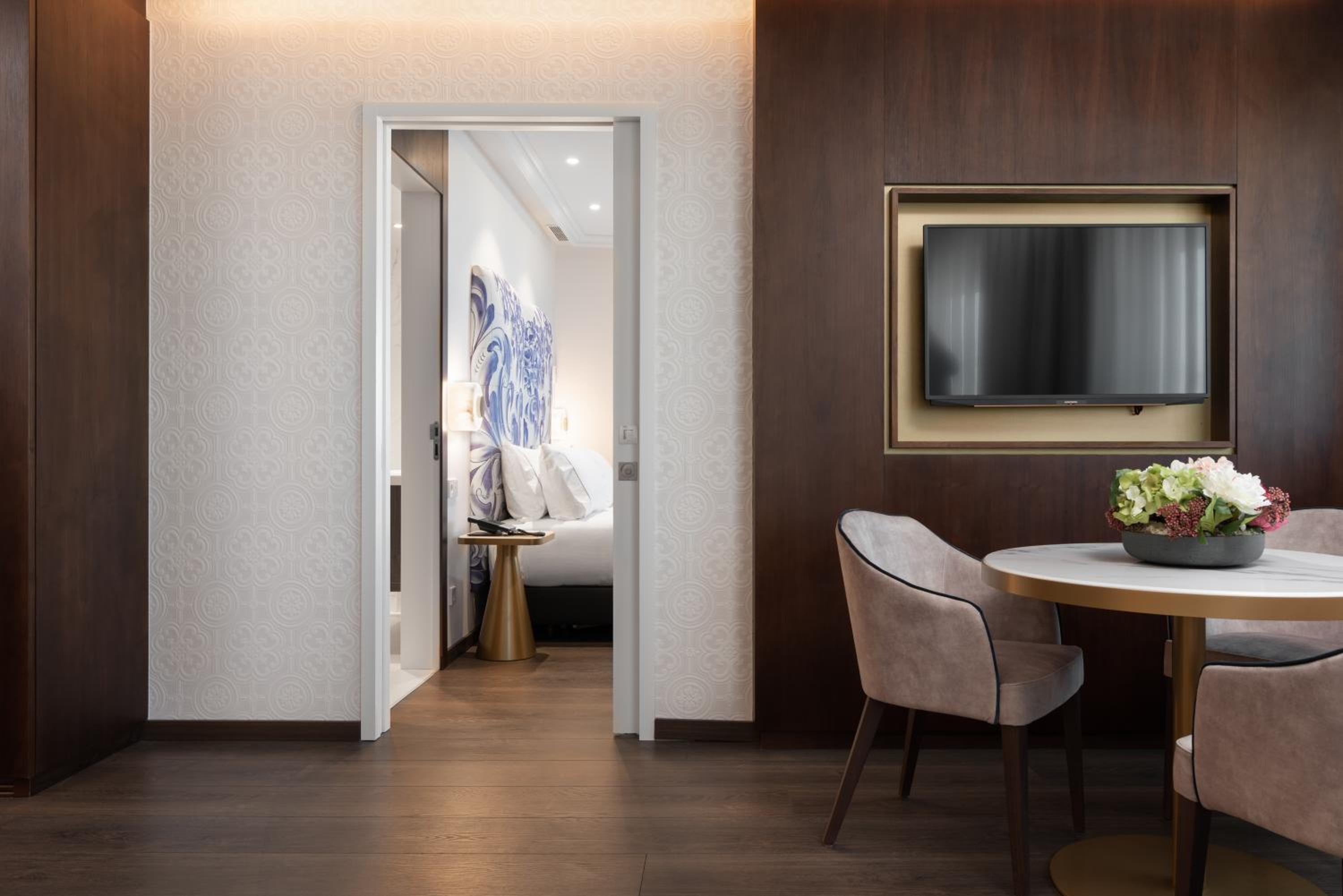 Deluxe Junior Suite - Photo 4
