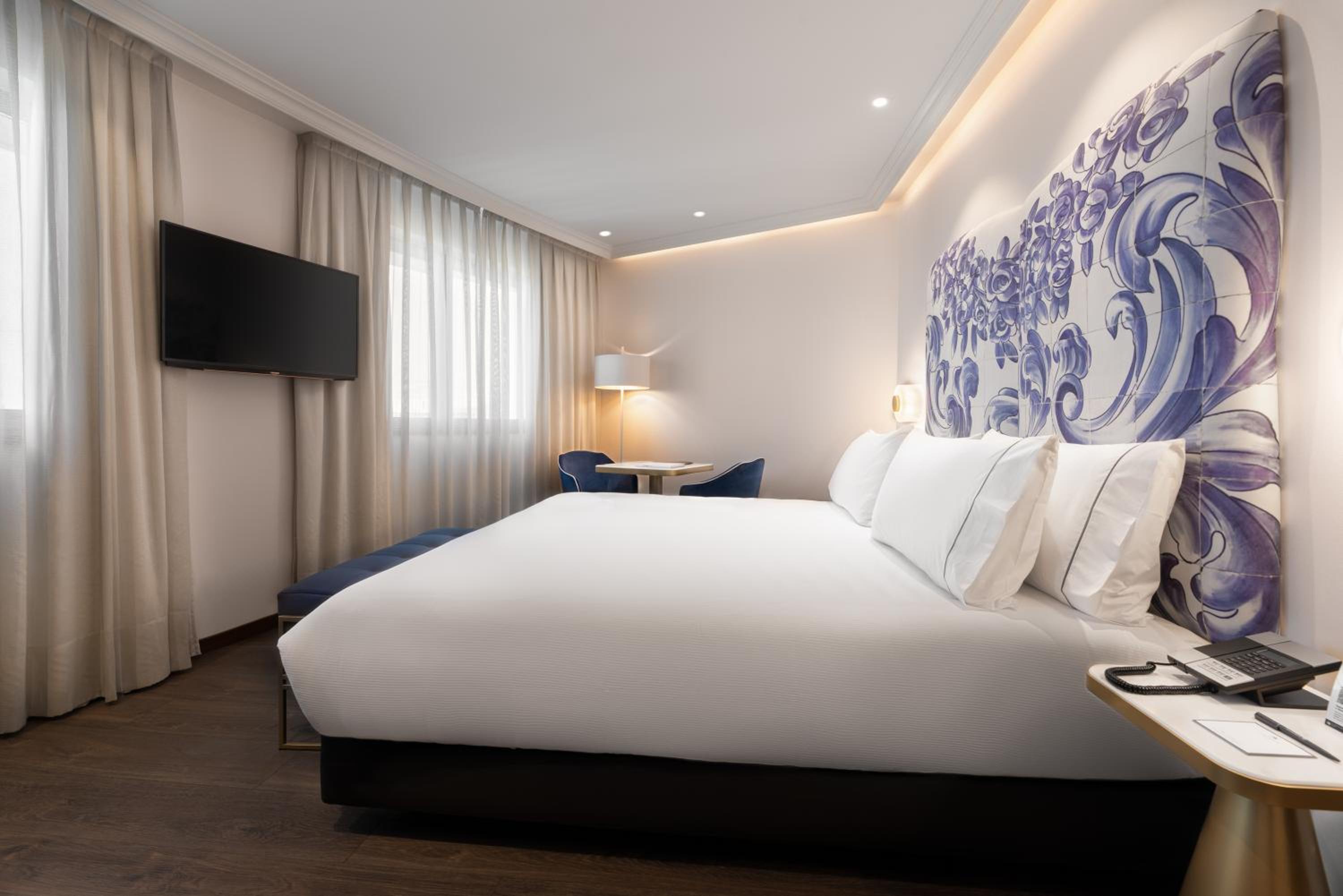 Deluxe Double or Twin Room - Photo 17