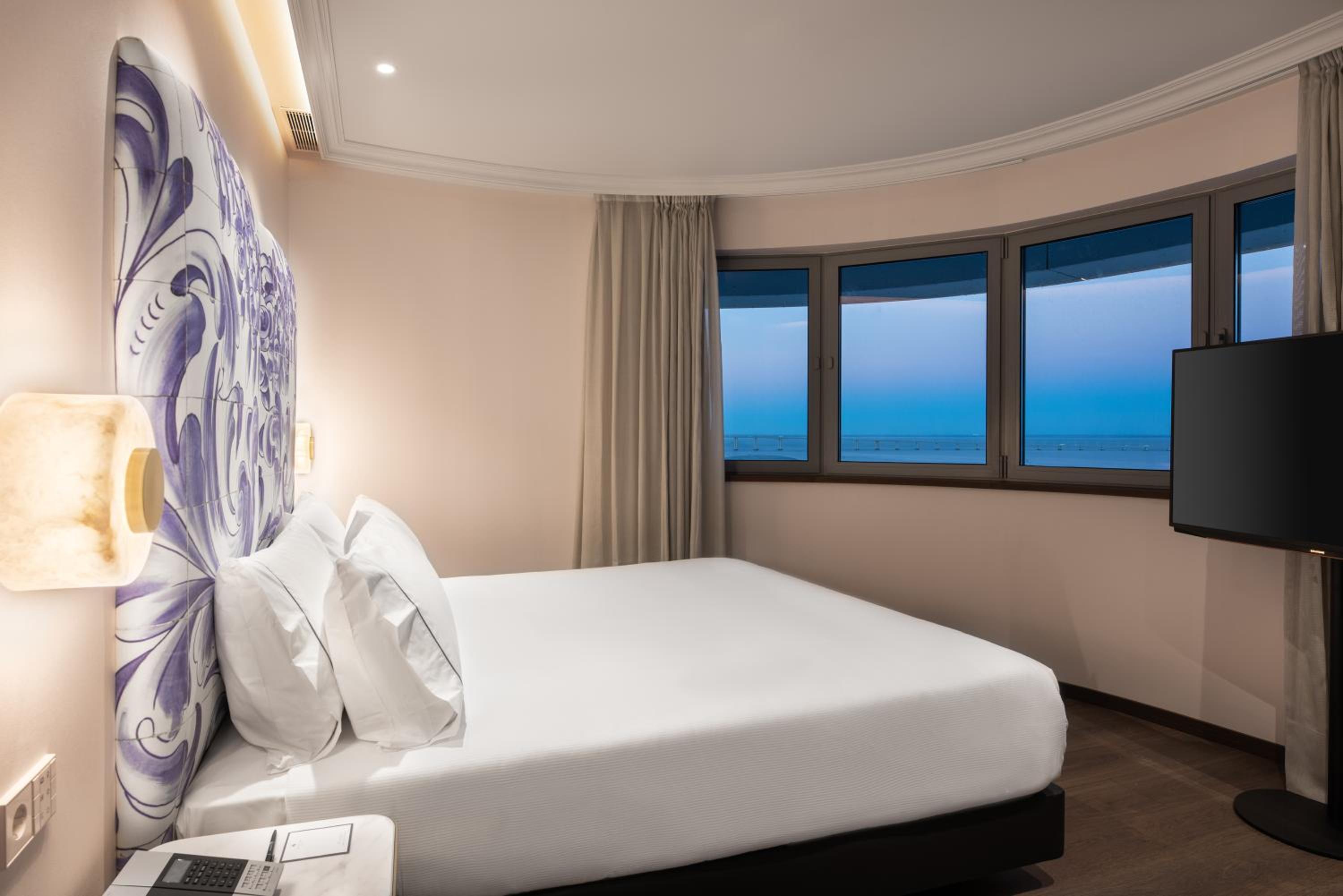 Deluxe Junior Suite - Photo 7