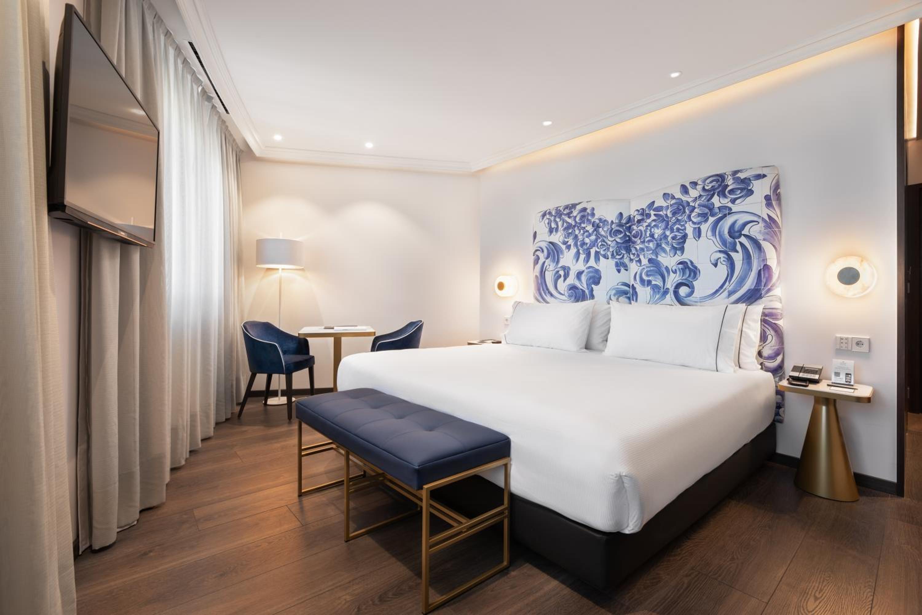 Deluxe Double or Twin Room - Photo 16