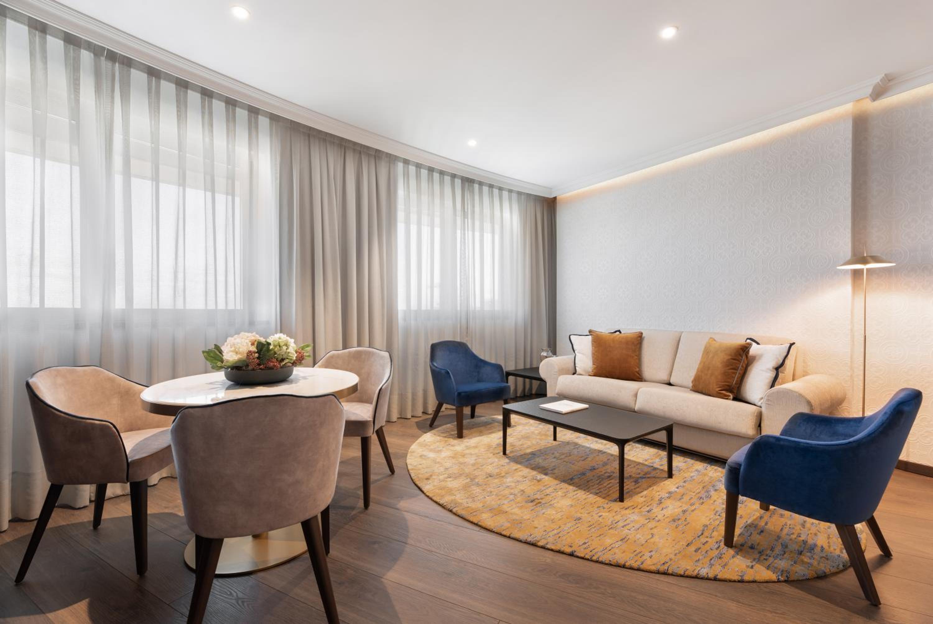 Deluxe Junior Suite - Photo 12