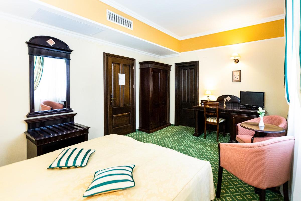 King Room with Balcony photo 3