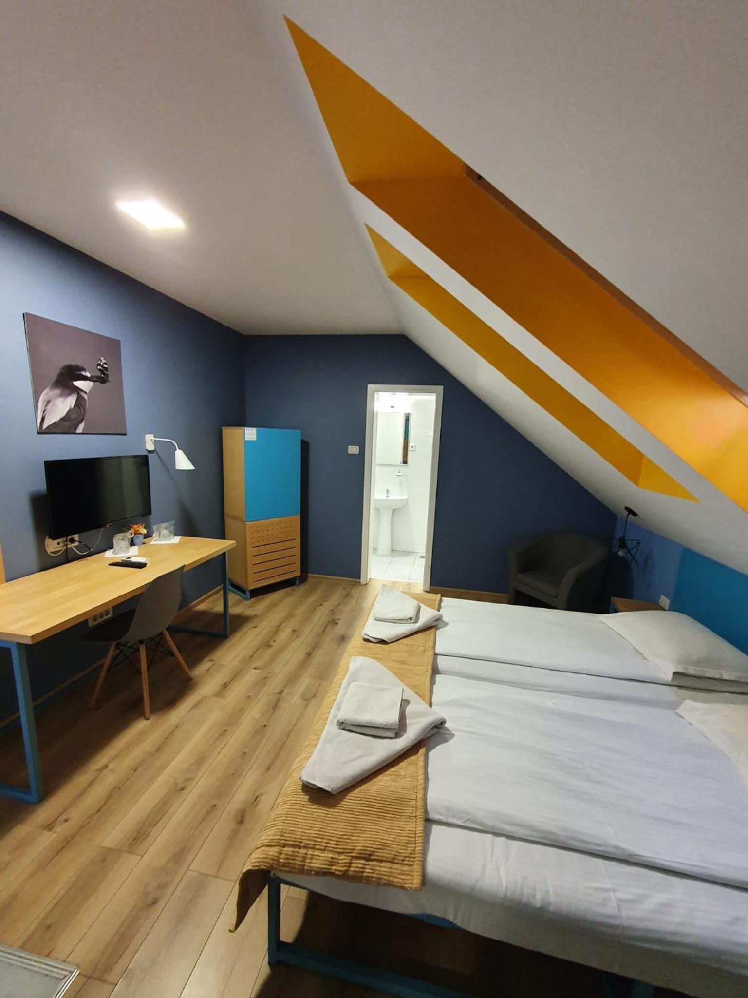 Double Room - Photo 4