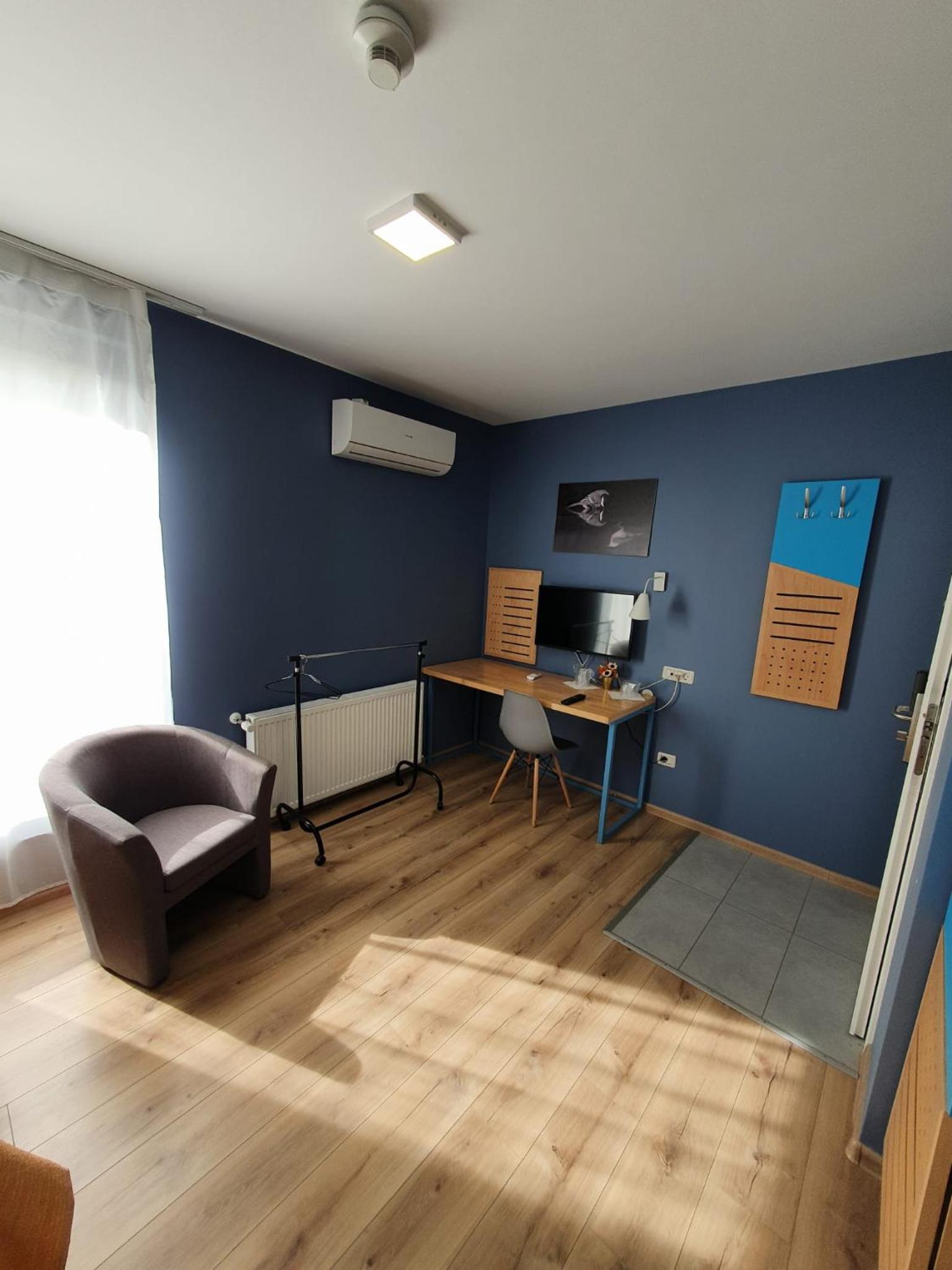 Double Room - Photo 6
