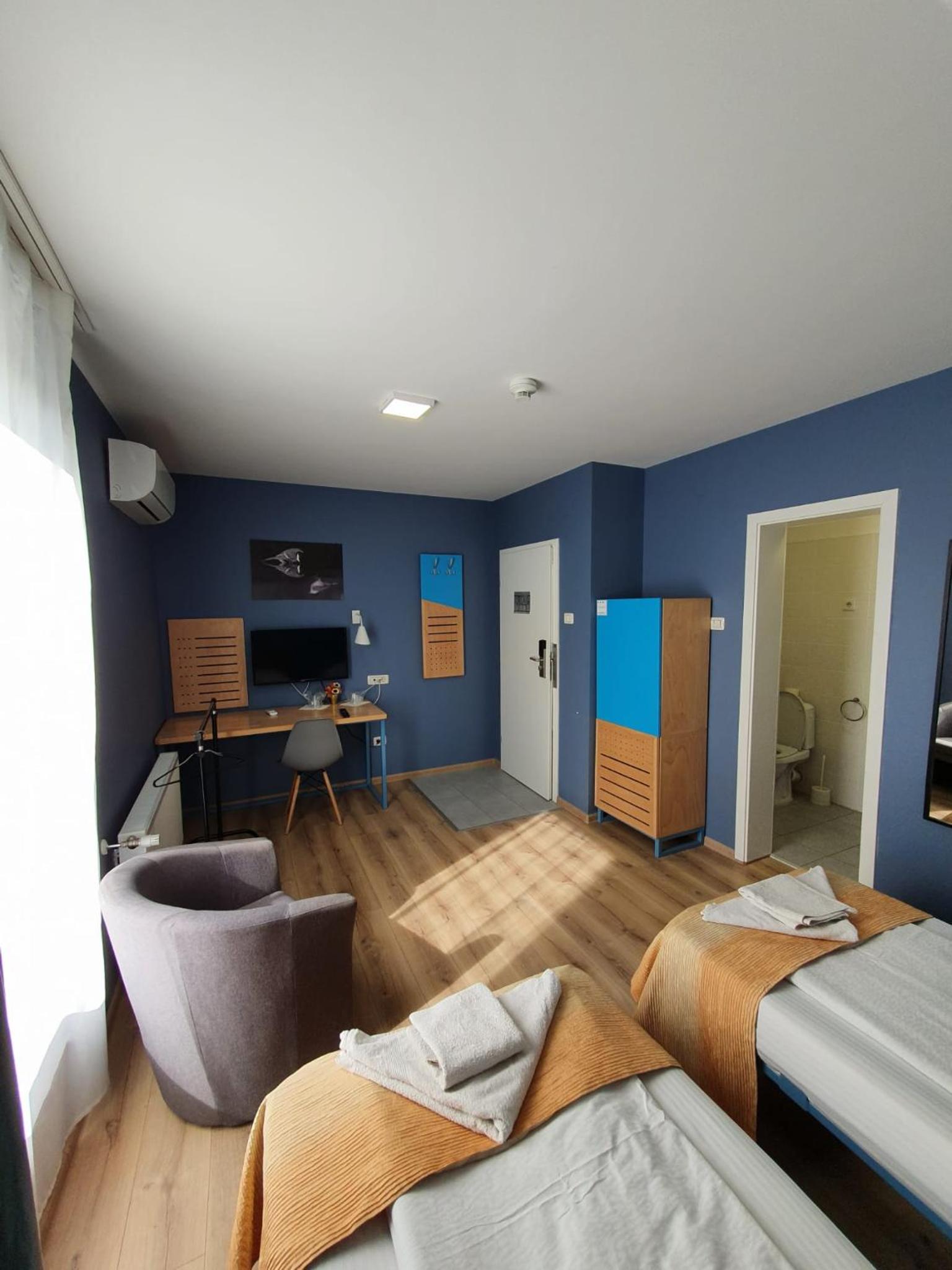 Double Room - Photo 7