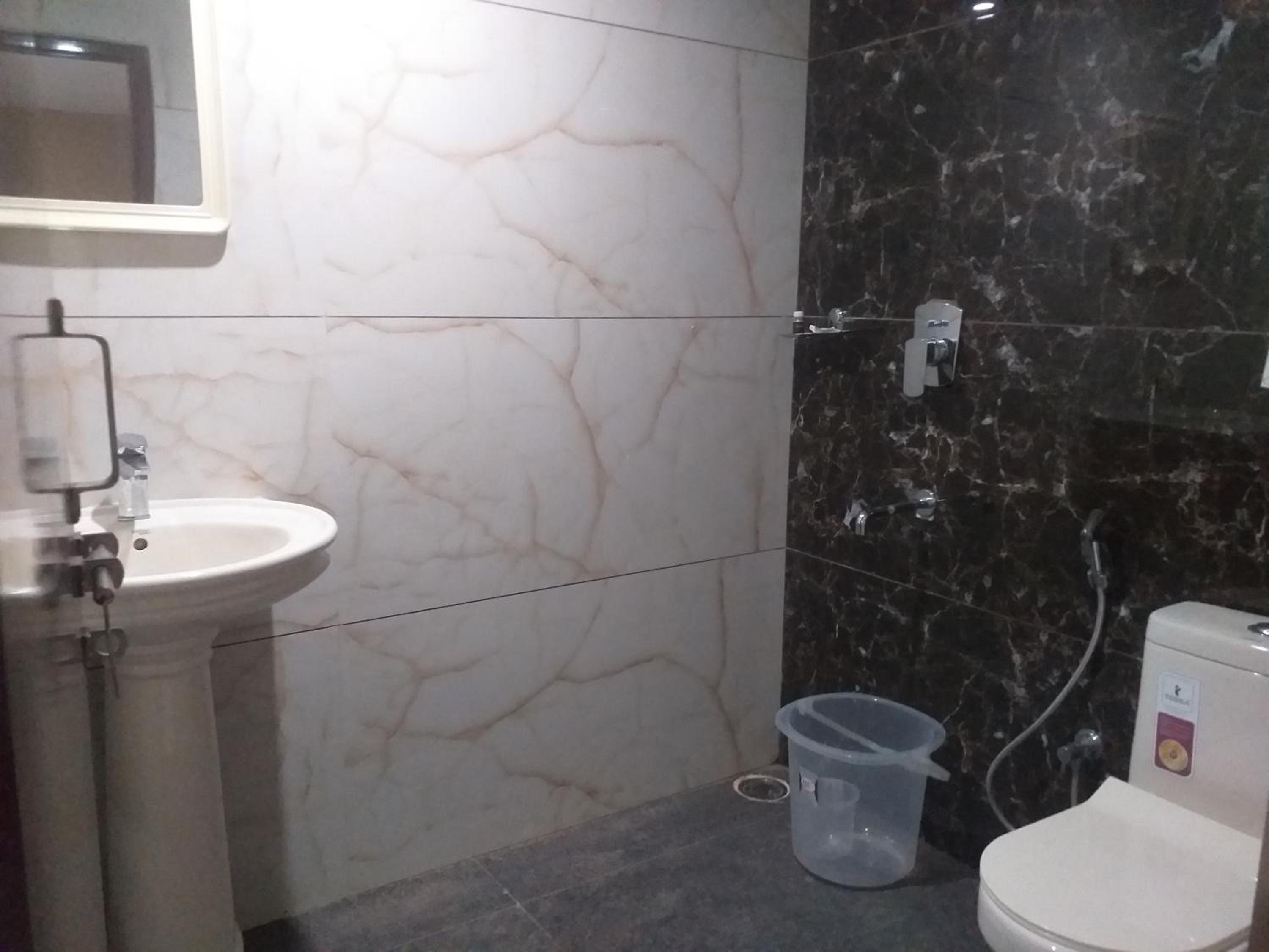 Deluxe Double Room (2 Adults + 1 Child) - Photo 27
