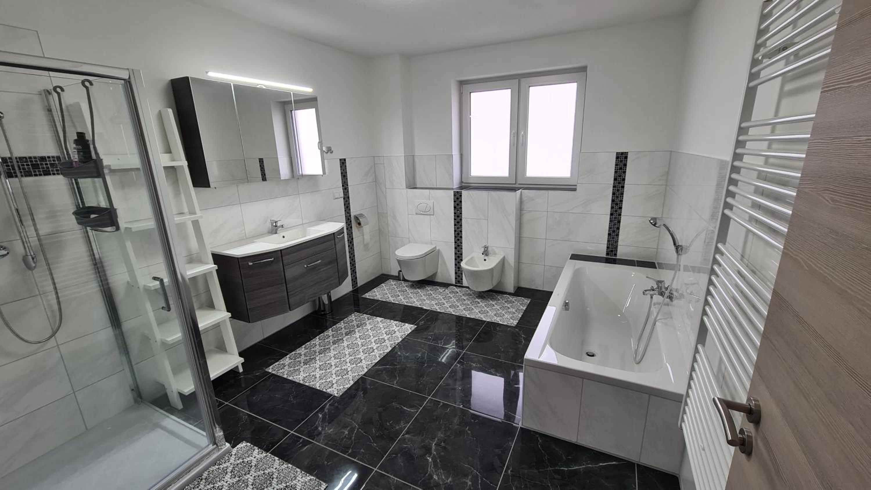 Three-Bedroom House photo 3