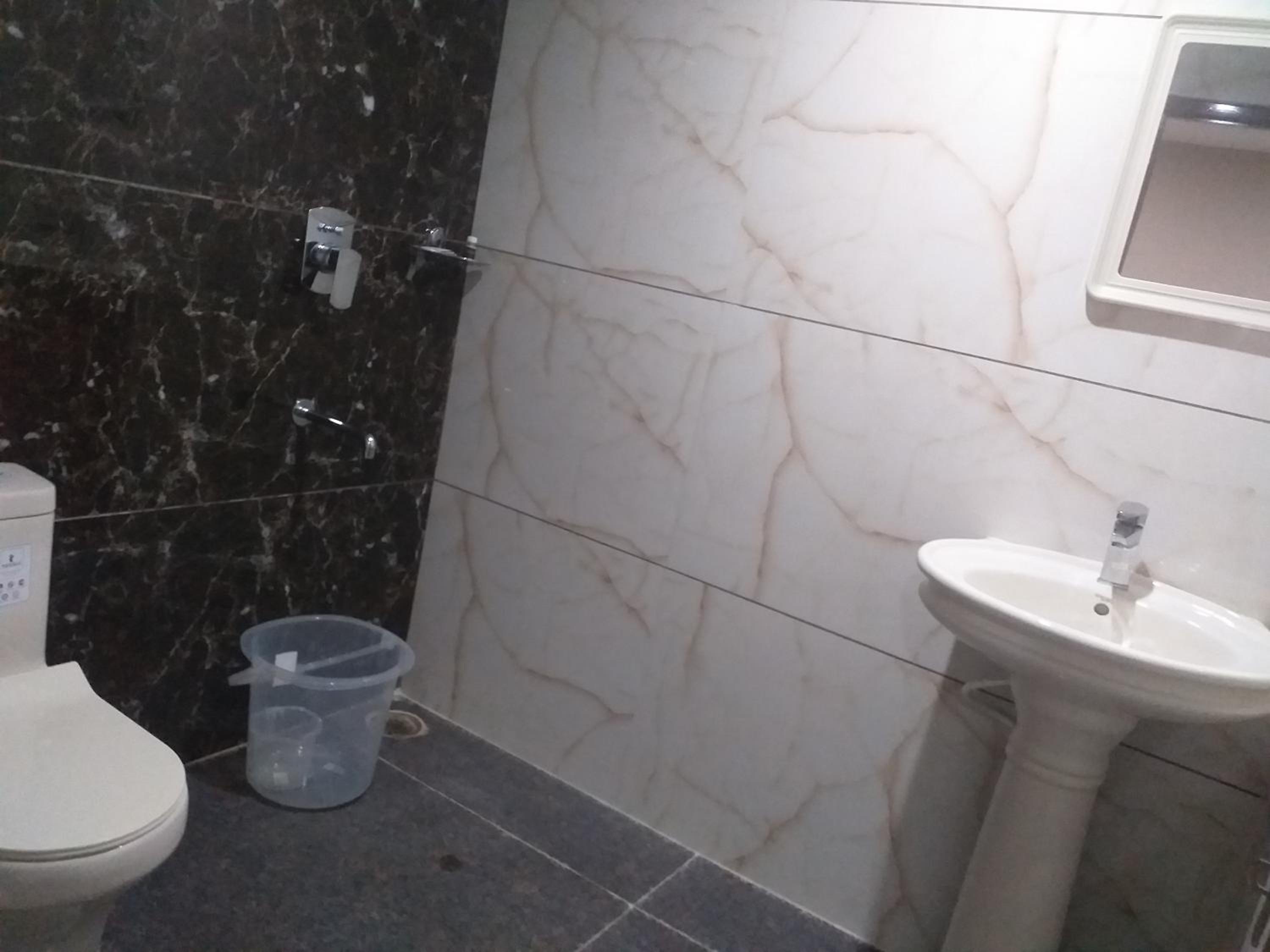 Deluxe Double Room (2 Adults + 1 Child) - Photo 43