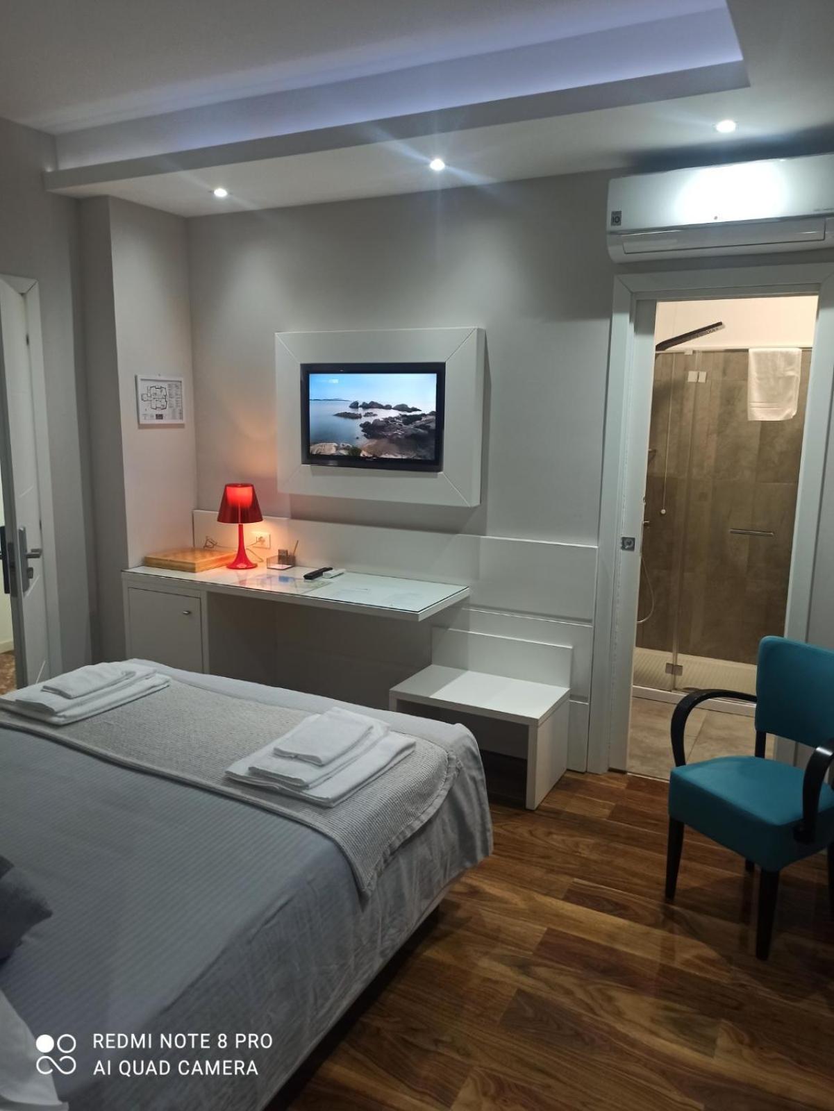 Deluxe Double Room with Balcony photo 2