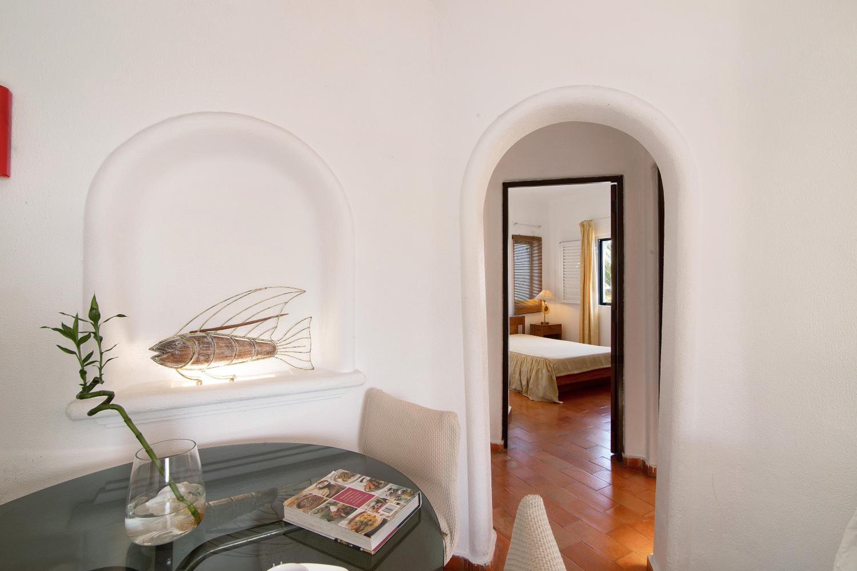 Two-Bedroom Deluxe Apartment with Ocean View photo 2