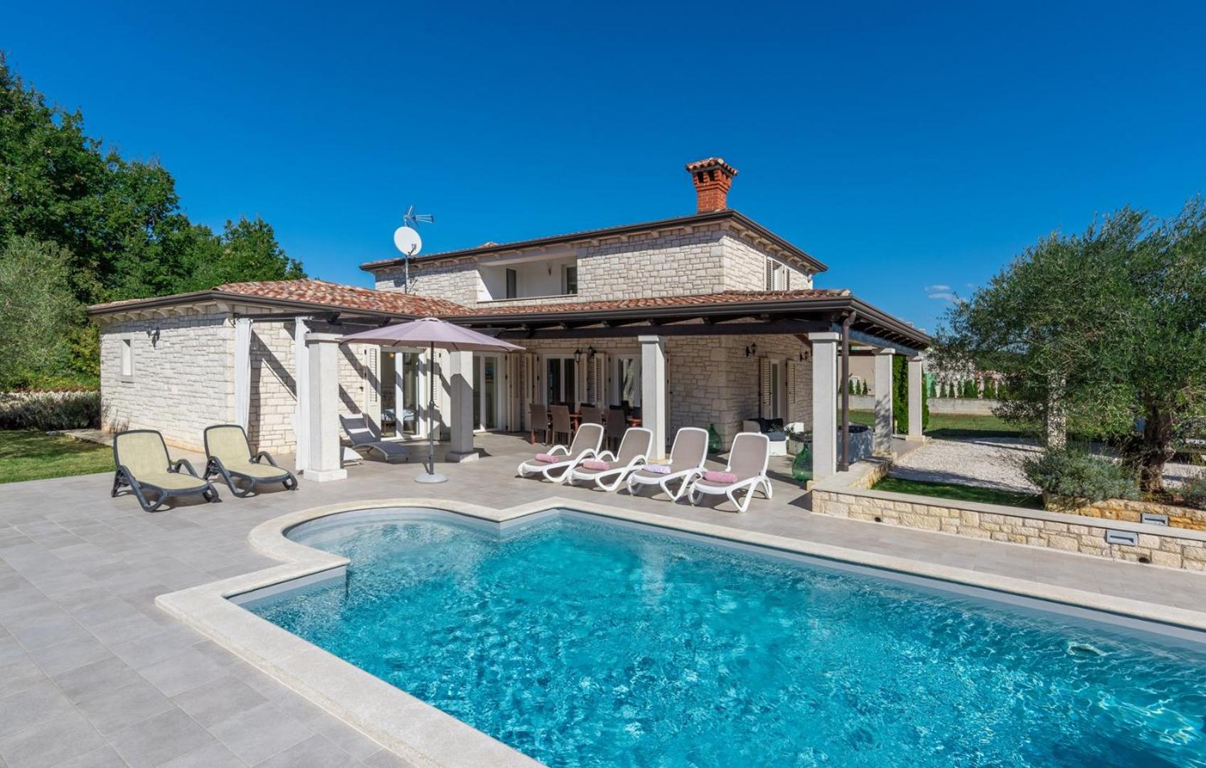 Villa photo 3