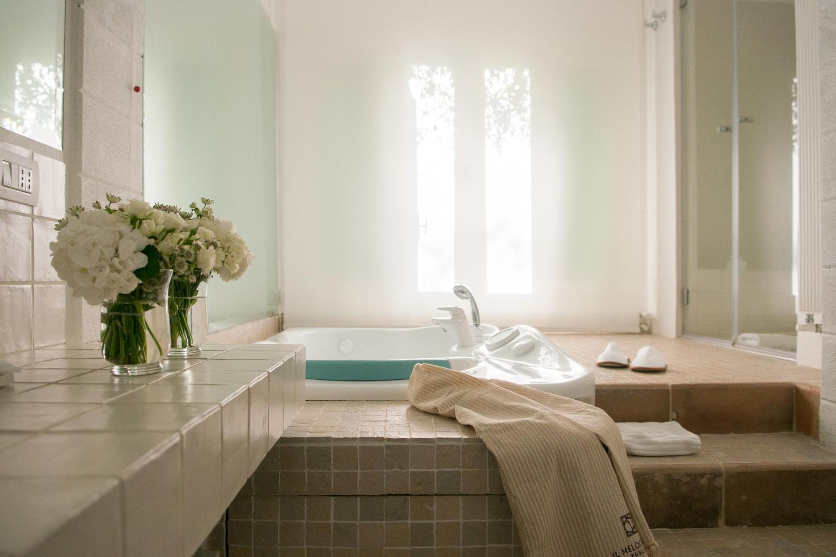 King Suite with Spa Bath photo 2
