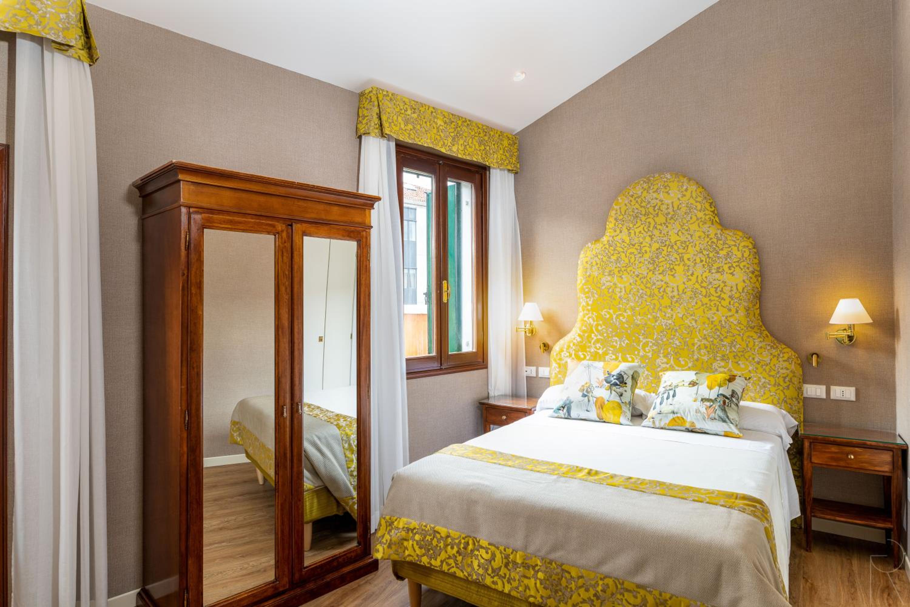 Superior Double or Twin Room photo 3