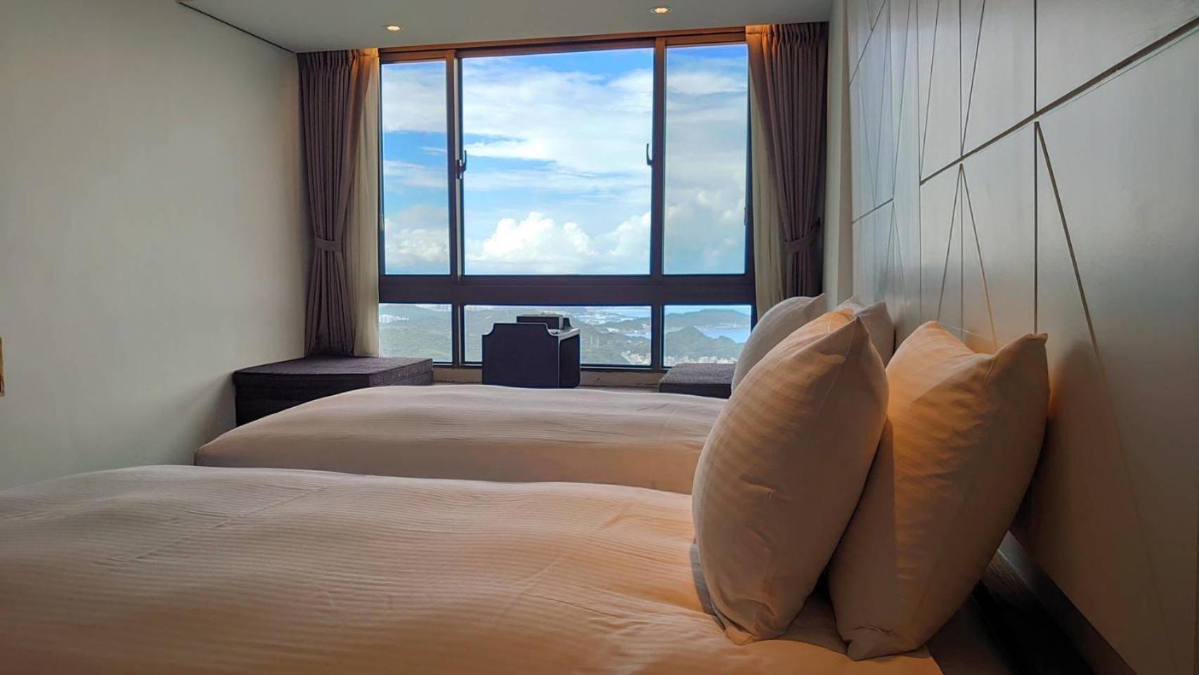Deluxe Double or Twin Room with Sea View photo 2