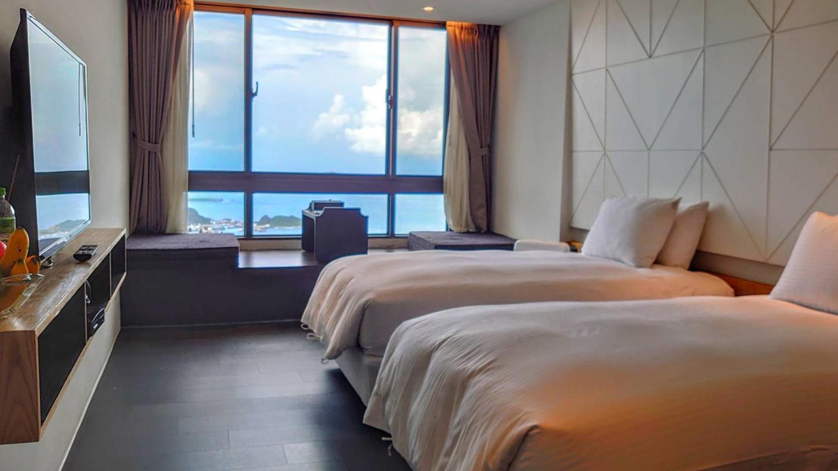 Deluxe Double or Twin Room with Sea View photo 3