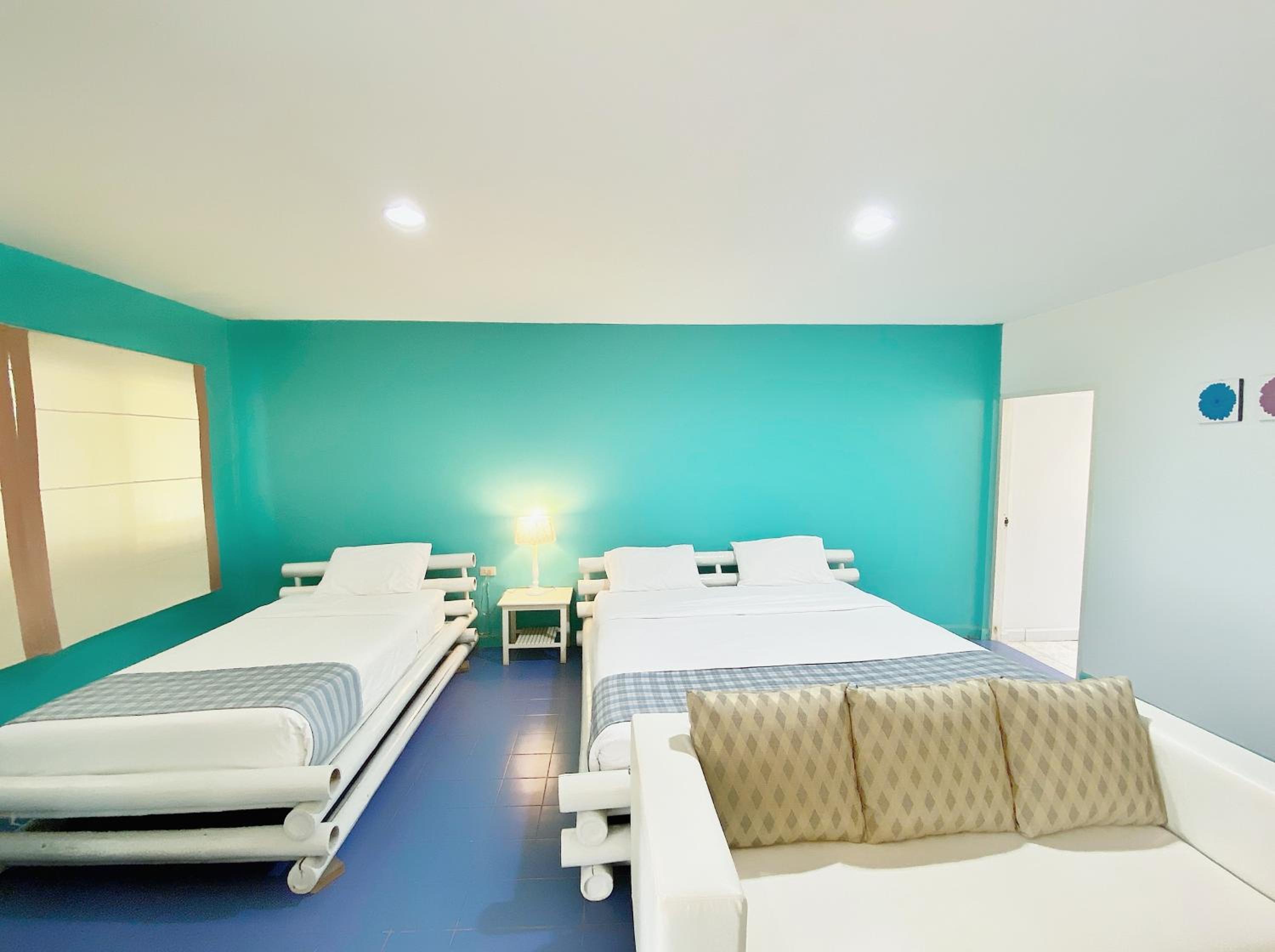 One-Bedroom House - Photo 2
