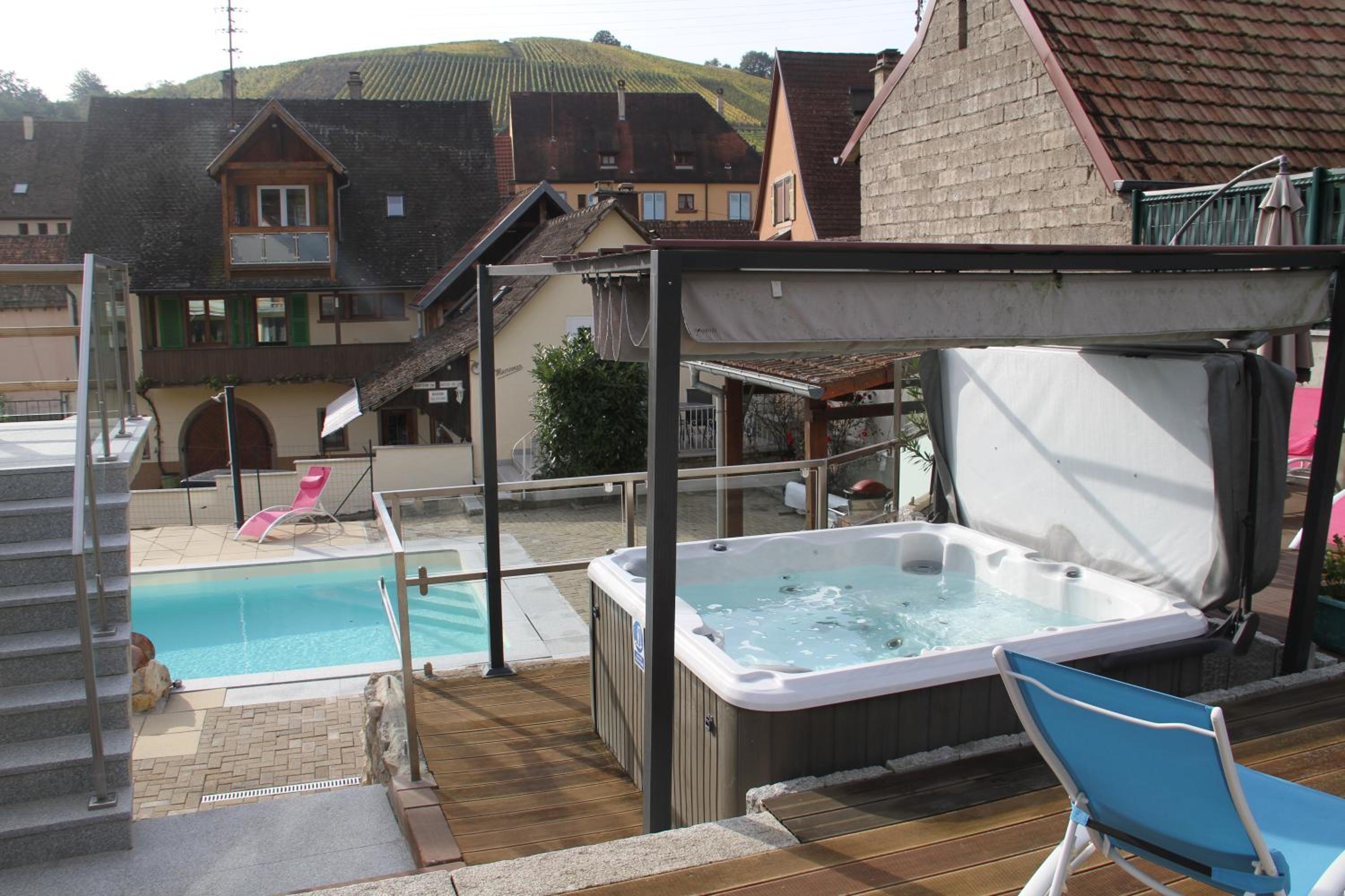 Apartment with Pool View  photo 2