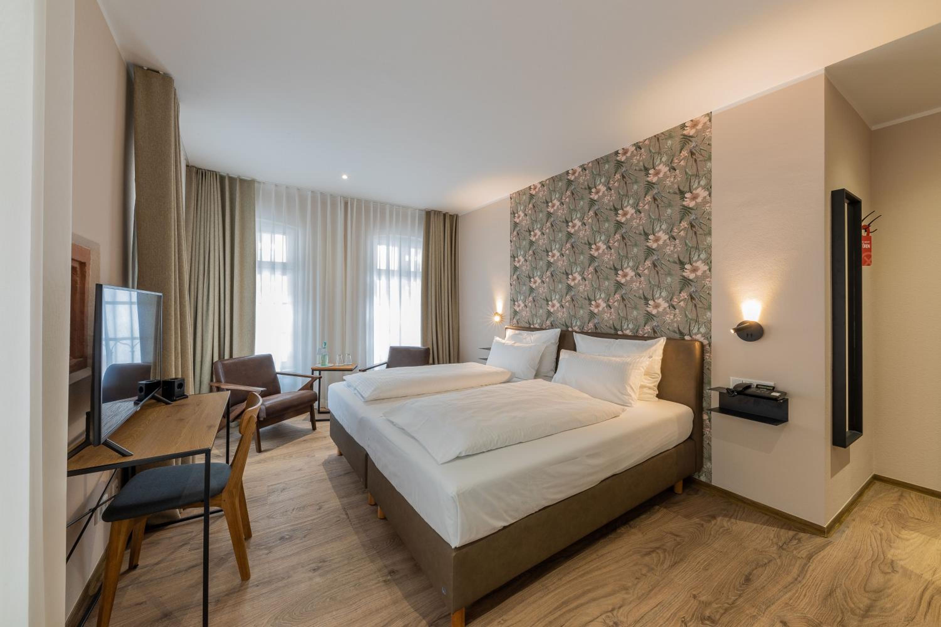 Double Room - Photo 7